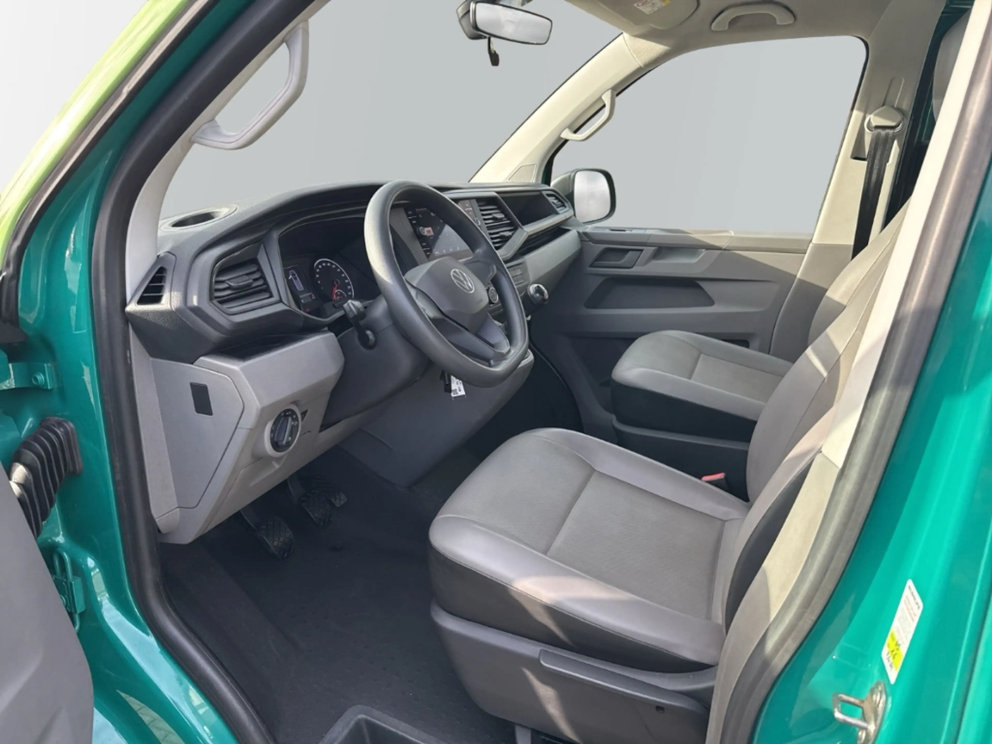 Volkswagen T6.1 Transporter Kombi 2.0 TDI 5-Gang Navi Klima Rückfahrkam. Fernl — photo 8