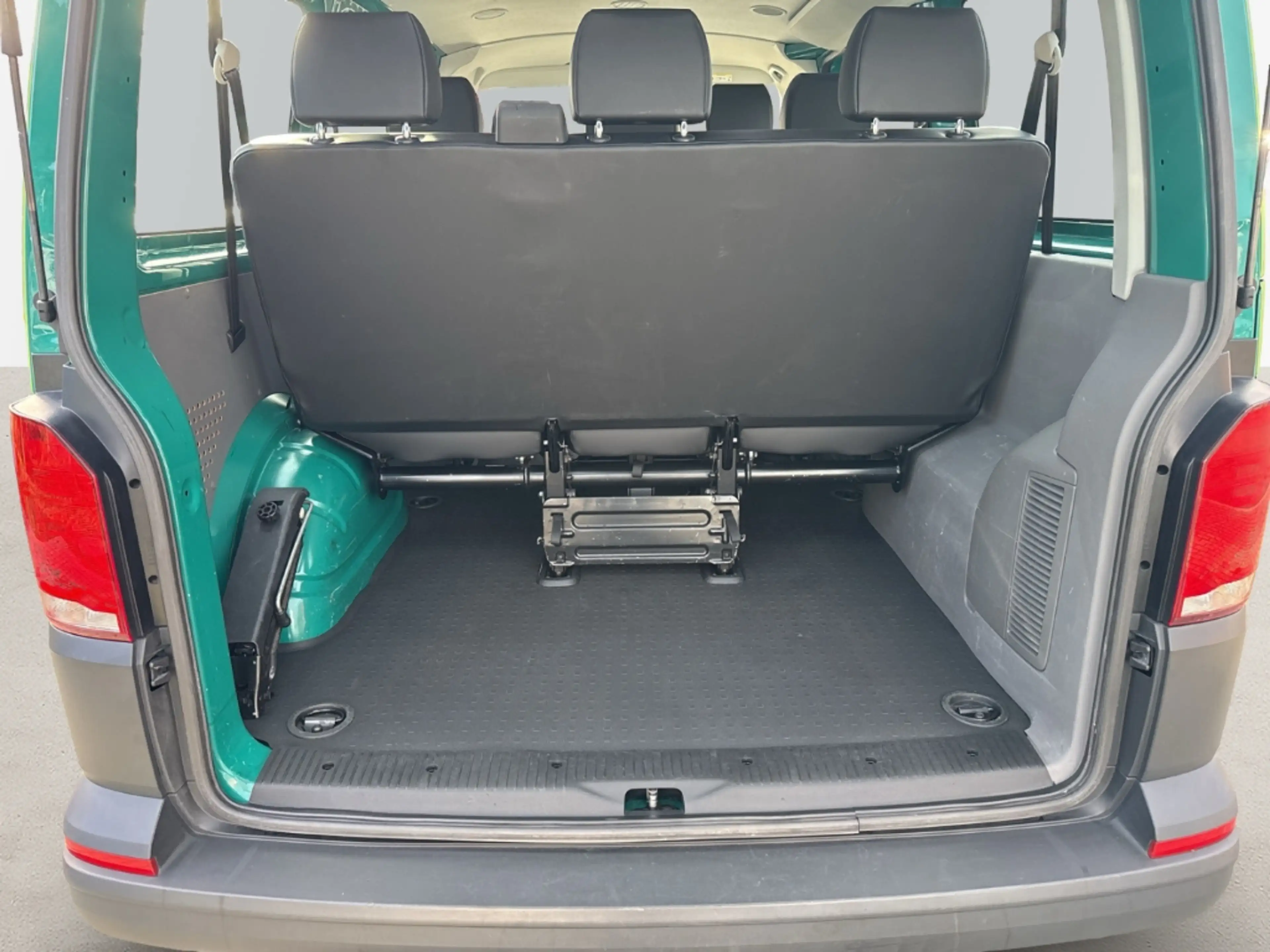 Volkswagen T6.1 Transporter Kombi 2.0 TDI 5-Gang Navi Klima Rückfahrkam. Fernl — photo 10
