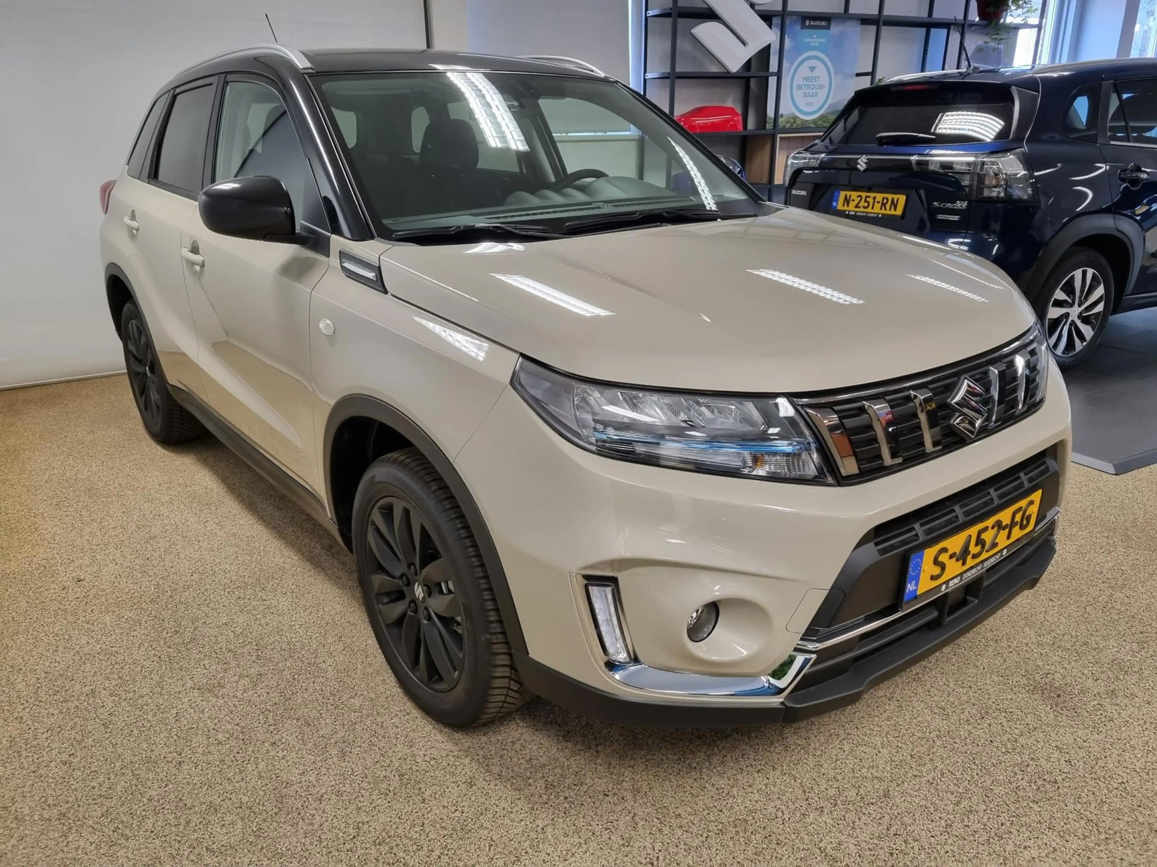Suzuki Vitara 1.4 Boosterjet Select Smart Hybrid — photo 3