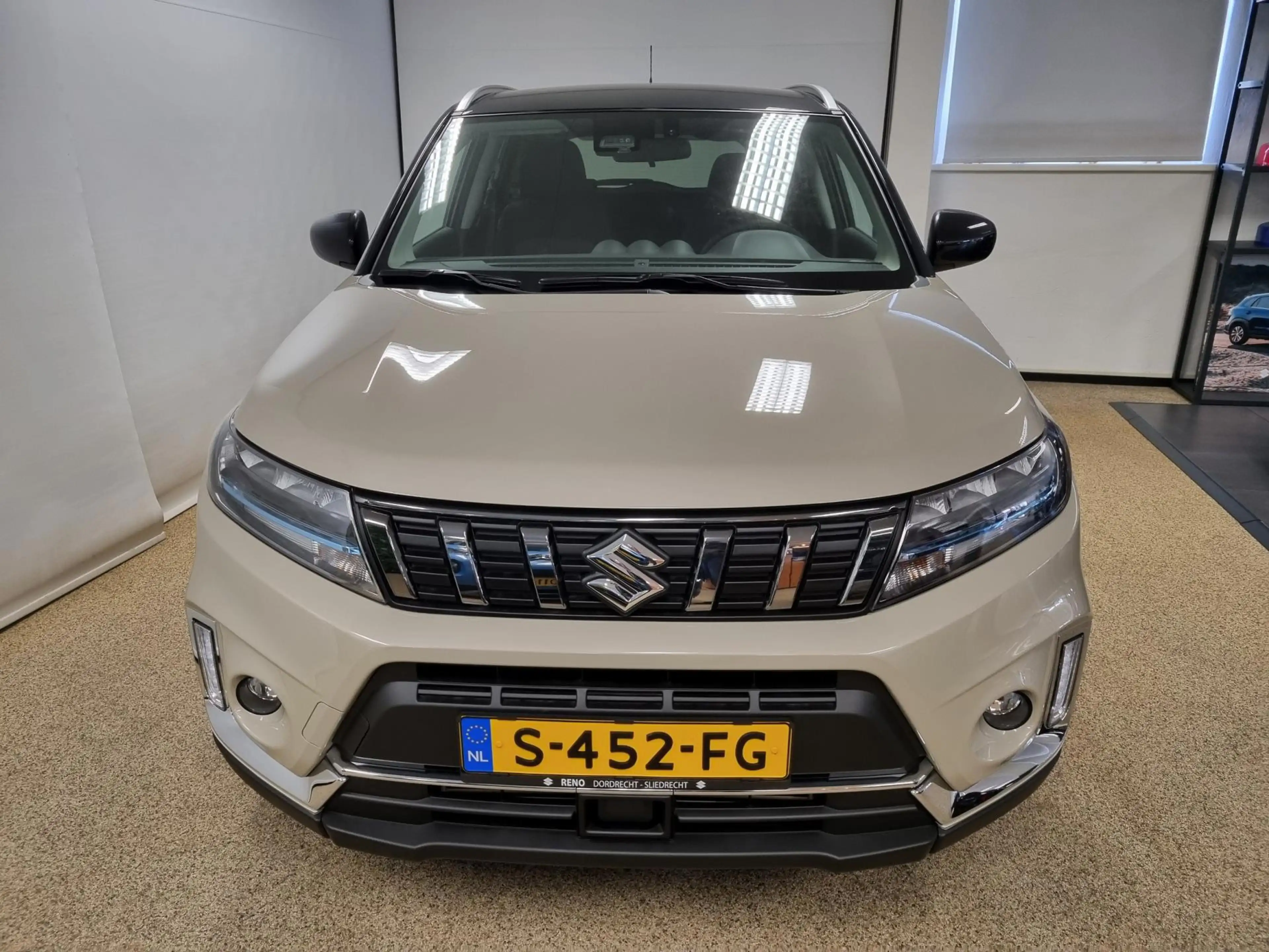 Suzuki Vitara 1.4 Boosterjet Select Smart Hybrid — photo 2