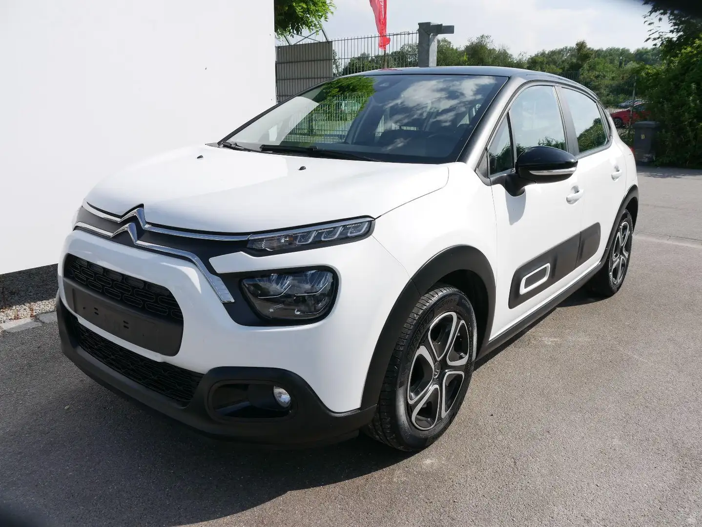Citroen C3 PureTech*NAVI*LED*KLIMA*RADIO*BLUETOOTH*TEMPOMAT Schwarz - 1