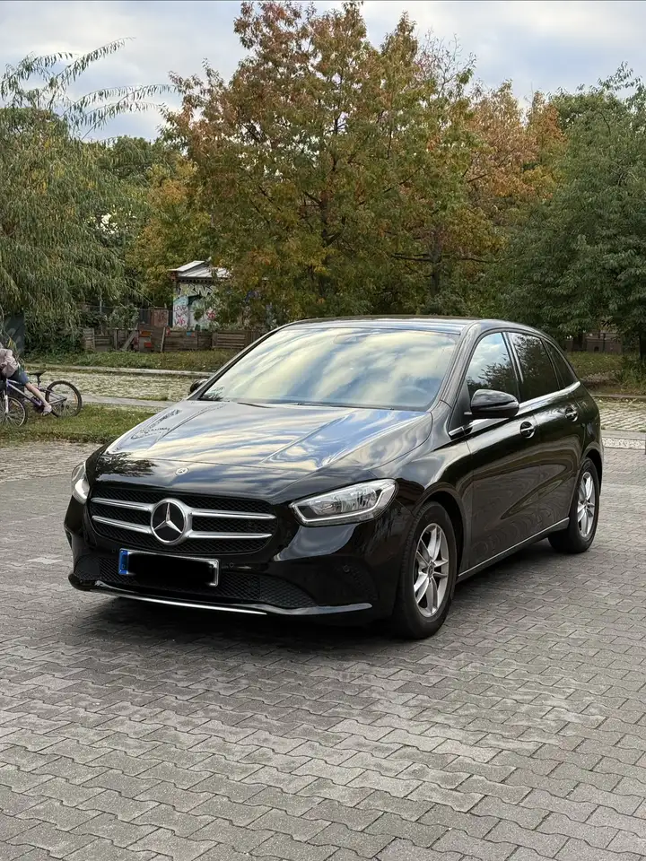 Mercedes-Benz B 180