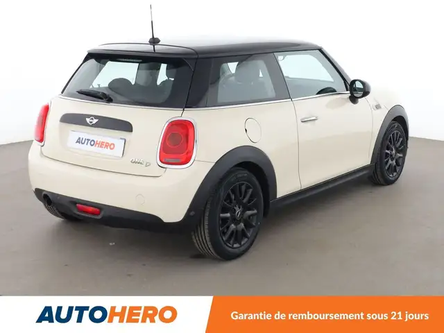Mini Hatch view 6
