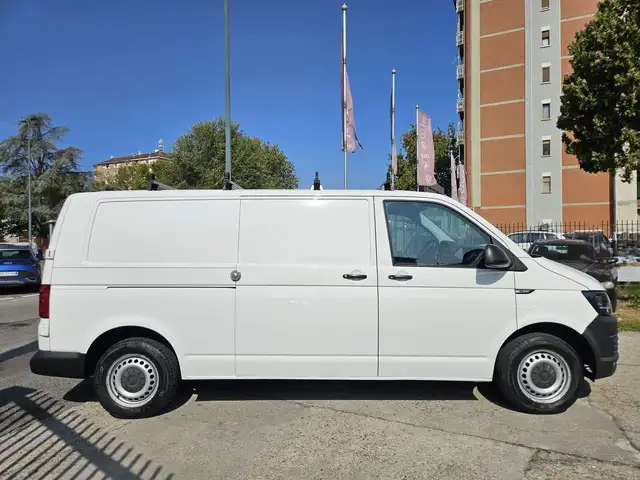 Volkswagen Transporter view 6