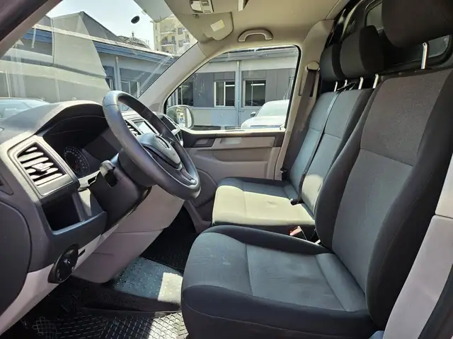 Volkswagen Transporter view 7
