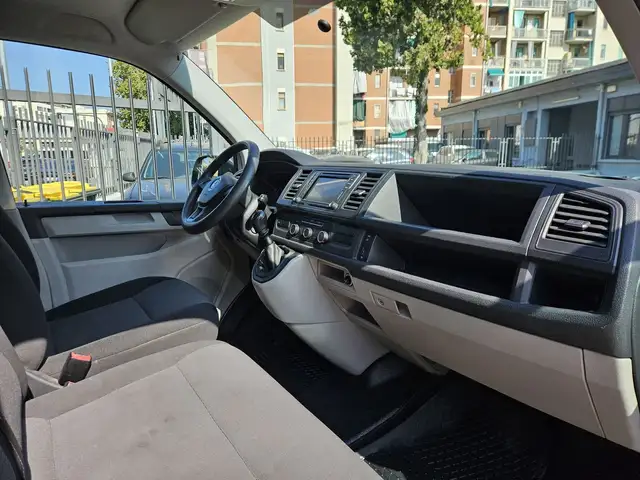 Volkswagen Transporter view 8