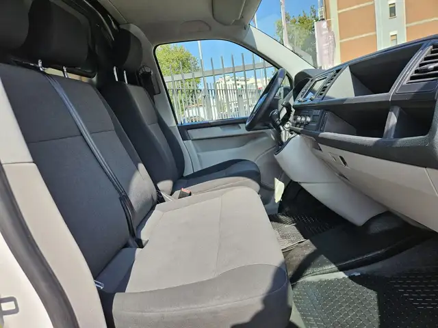 Volkswagen Transporter view 9