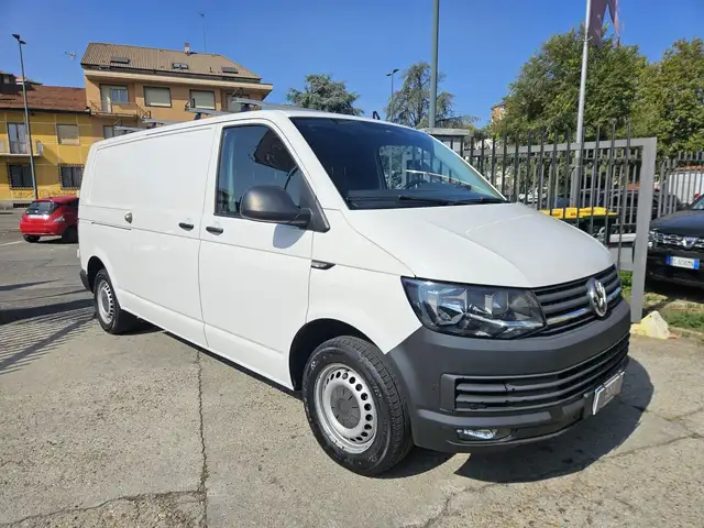 Volkswagen Transporter view 3