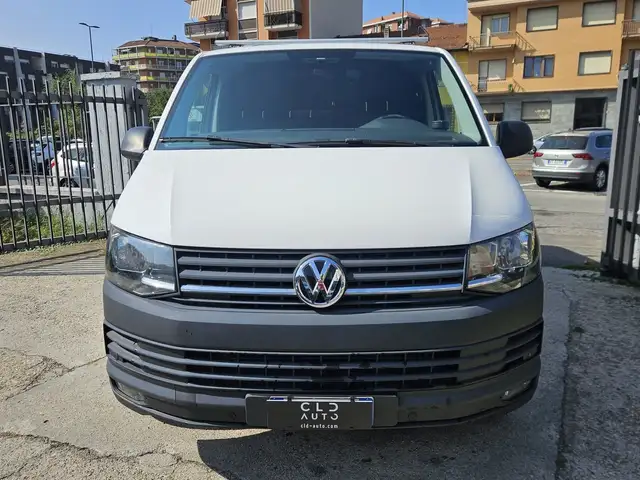 Volkswagen Transporter view 2