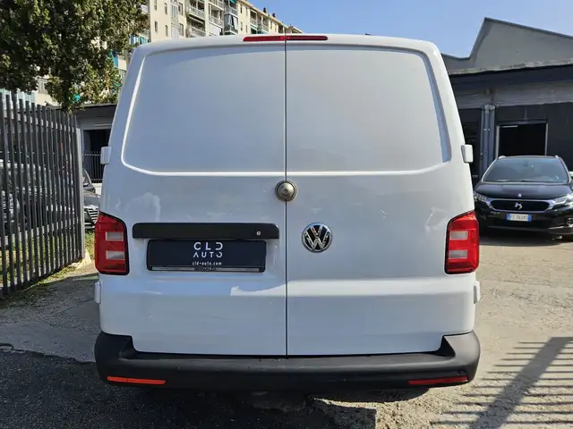 Volkswagen Transporter view 5