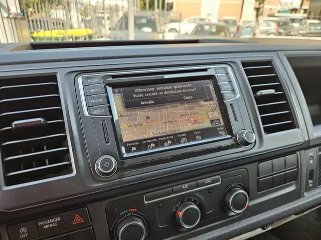 Volkswagen Transporter view 10
