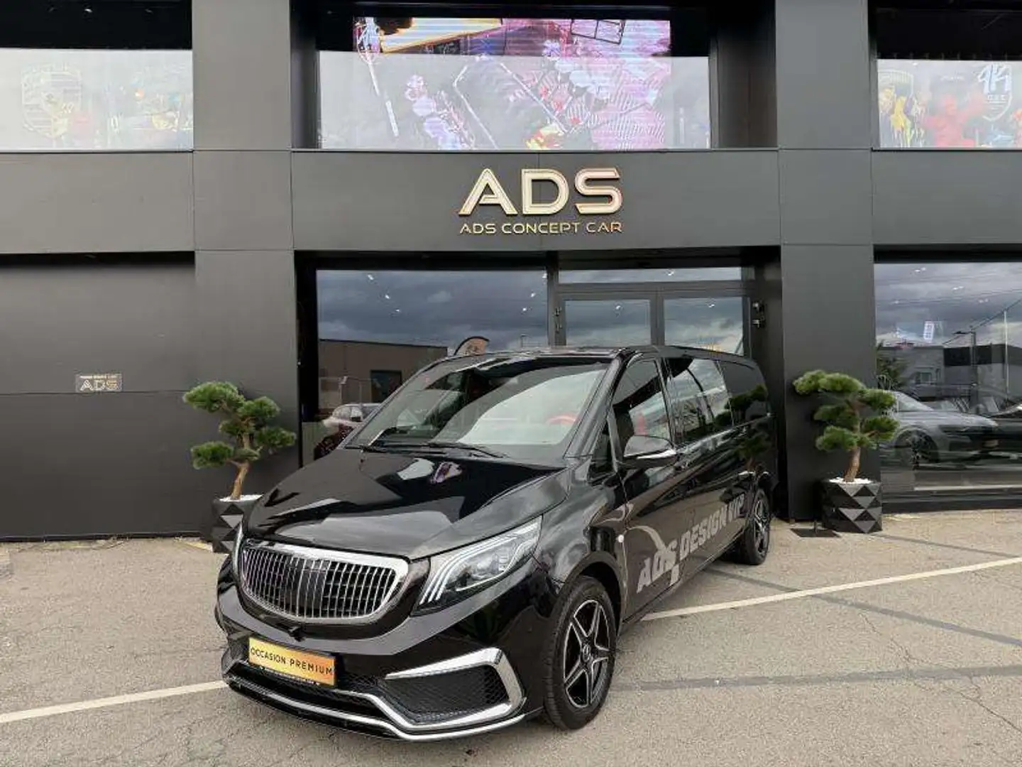 Mercedes-Benz Vito Vito Pack AMG + VIP Rouge extr Černá - 1