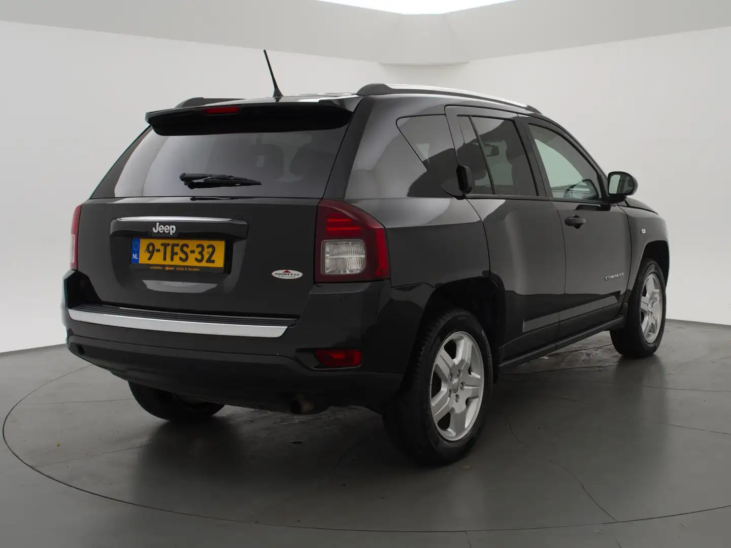 Jeep Compass 2.0 North Business Edition + CAMERA / NAVIGATIE / Zwart - 2