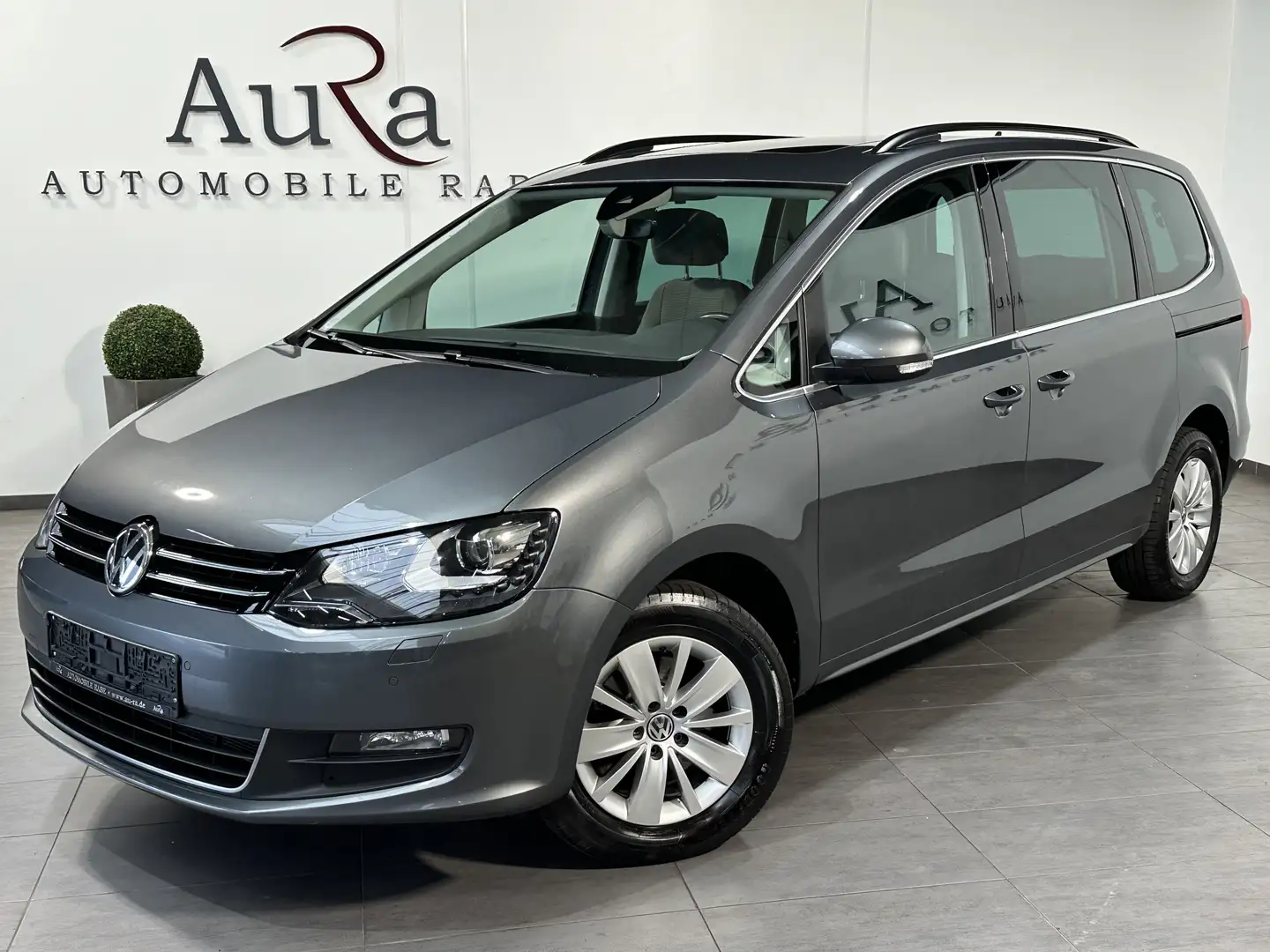 Volkswagen Sharan 1.4 TSI DSG 7-Sitzer CL NAV+XEN+AHK+PANO Gris - 2
