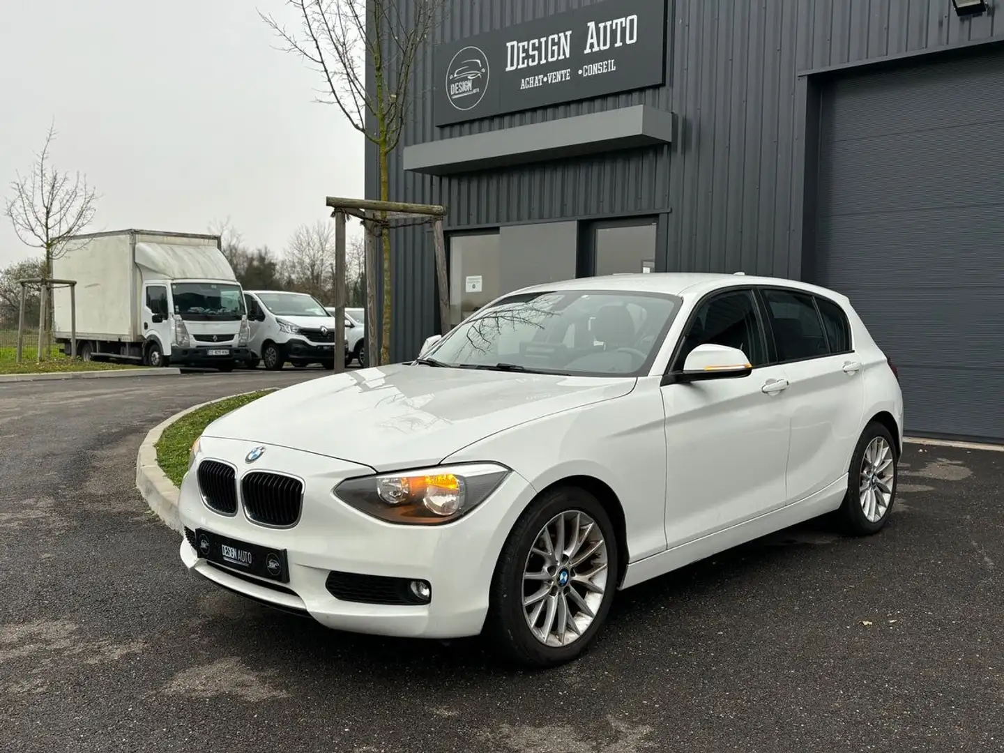 BMW 114 114 D LOUNGE 5 PORTES Blanc - 1