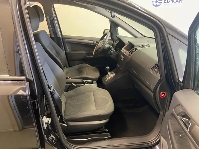 Opel Zafira view 9