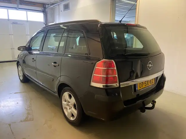 Opel Zafira view 8
