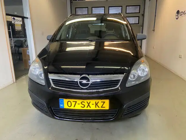 Opel Zafira view 4