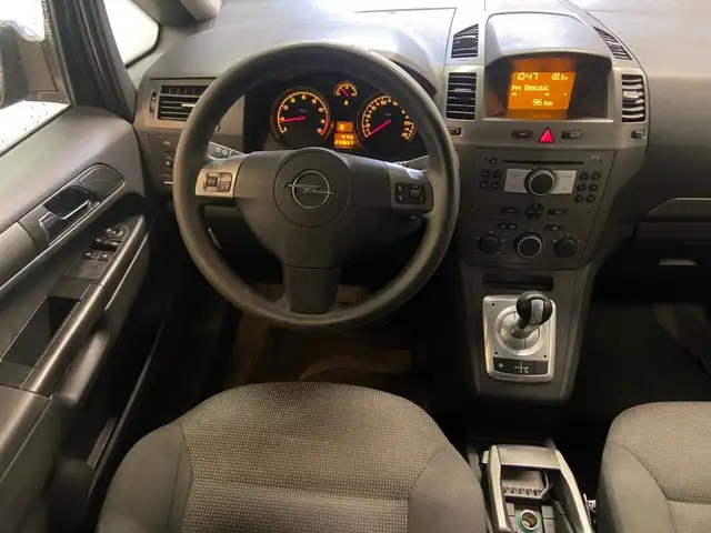Opel Zafira view 2