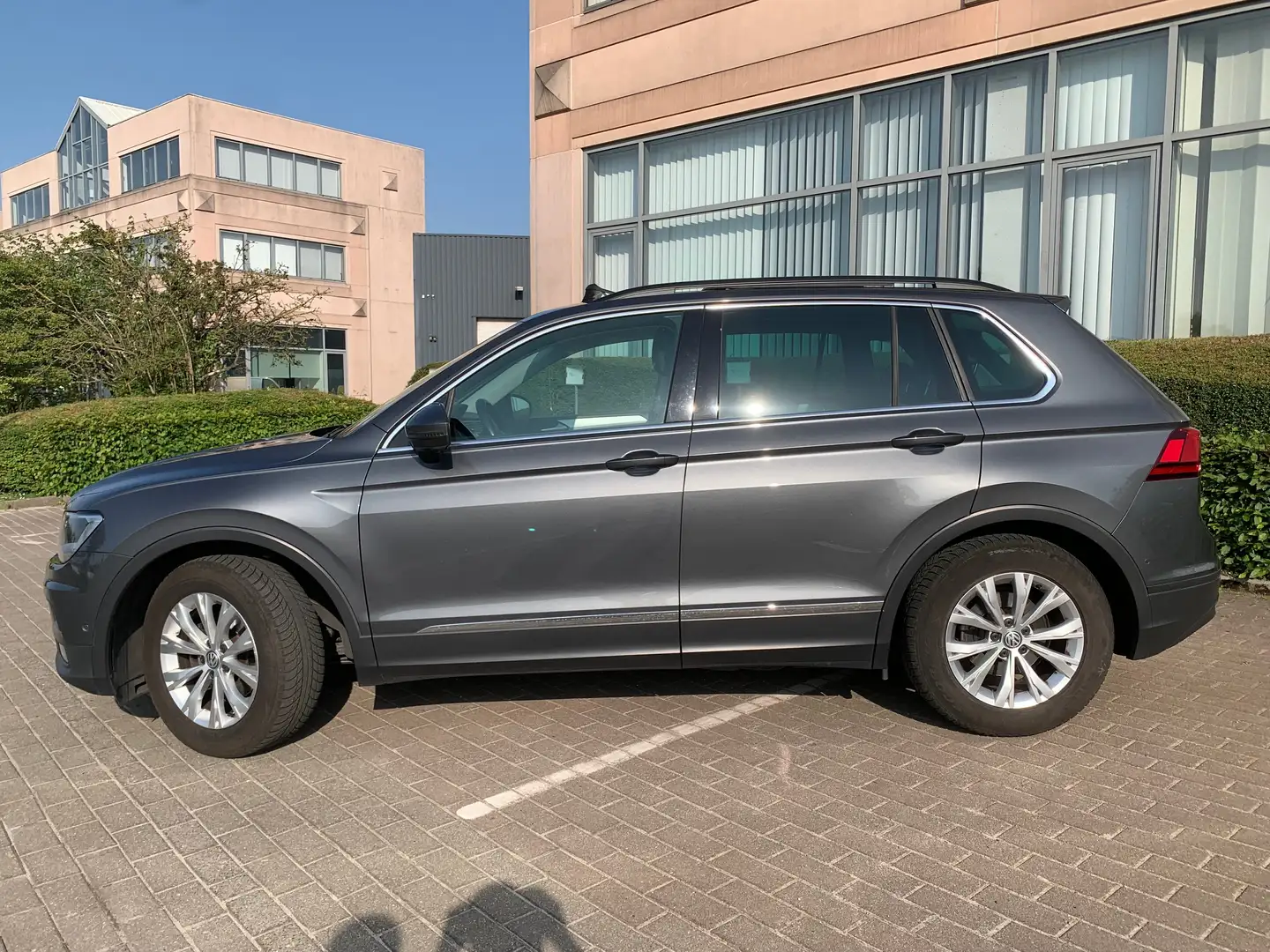 Volkswagen Tiguan 2.0 TDi SCR Highline (EU6.2) Gris - 2