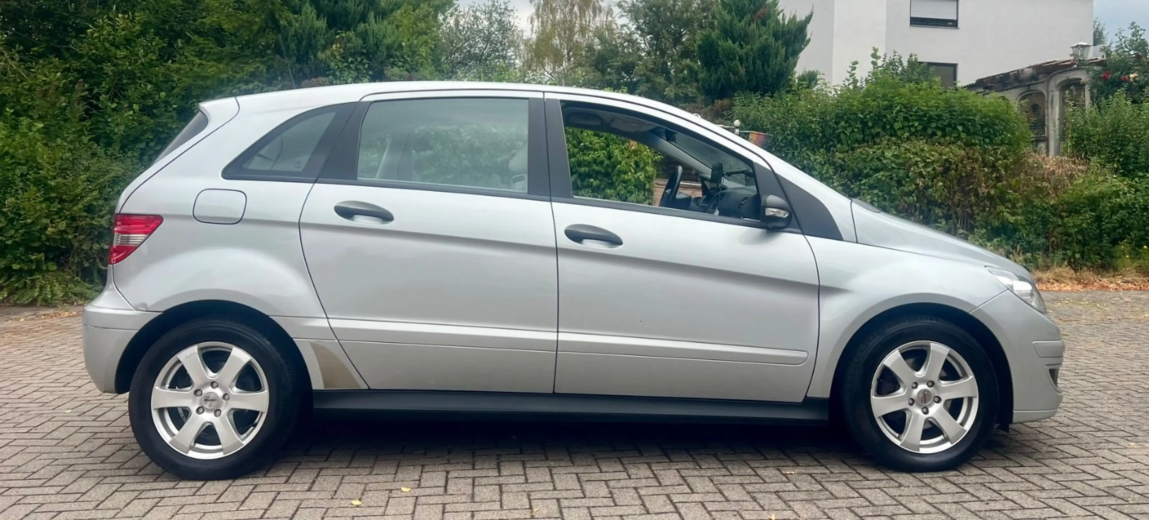 Mercedes-Benz B 200 *AppleCarpl./ SHZ/ AHK* — photo 4