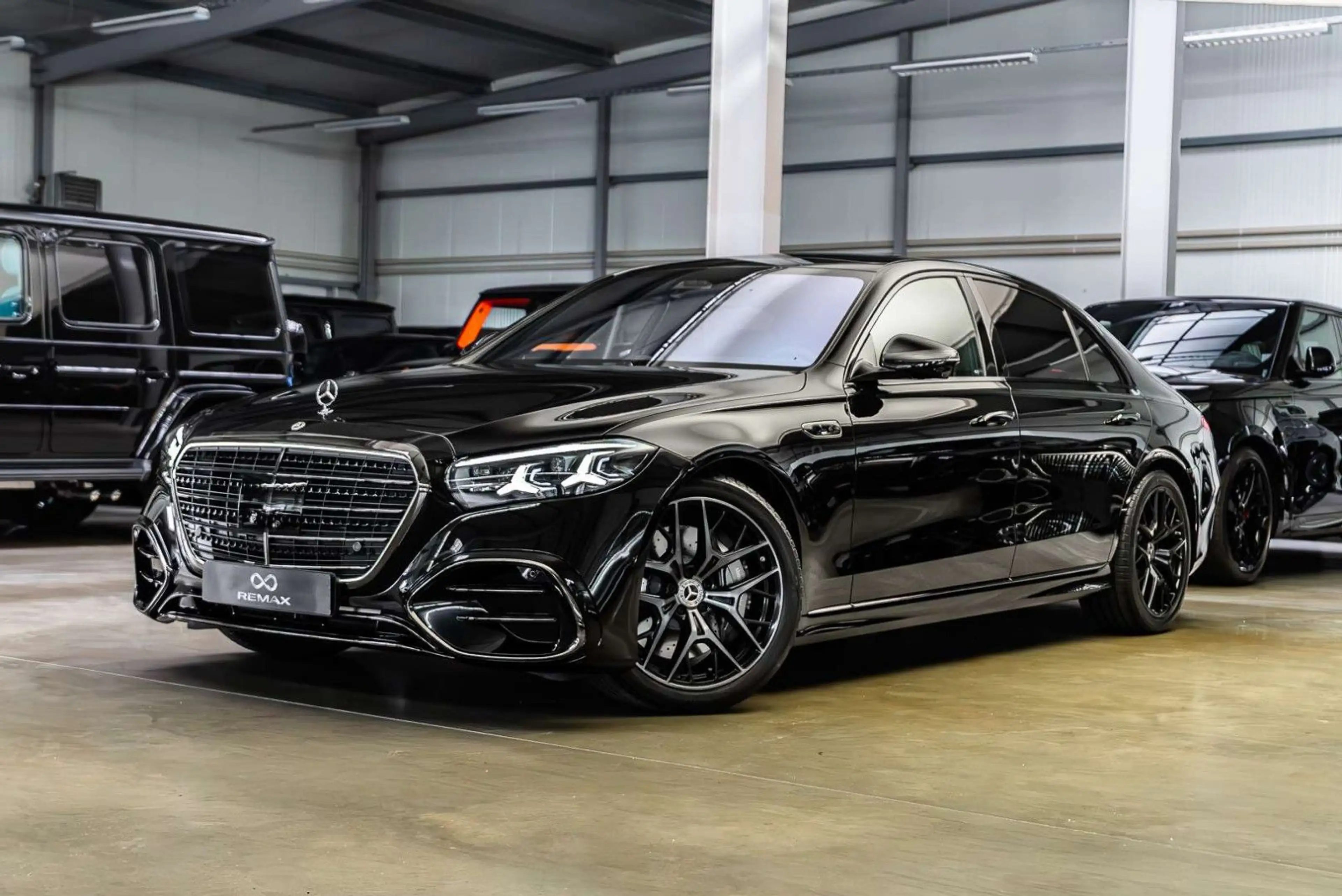 Mercedes-Benz S 500 4M L AMG / Coolbox / Rear Screen / 2027 — photo 15