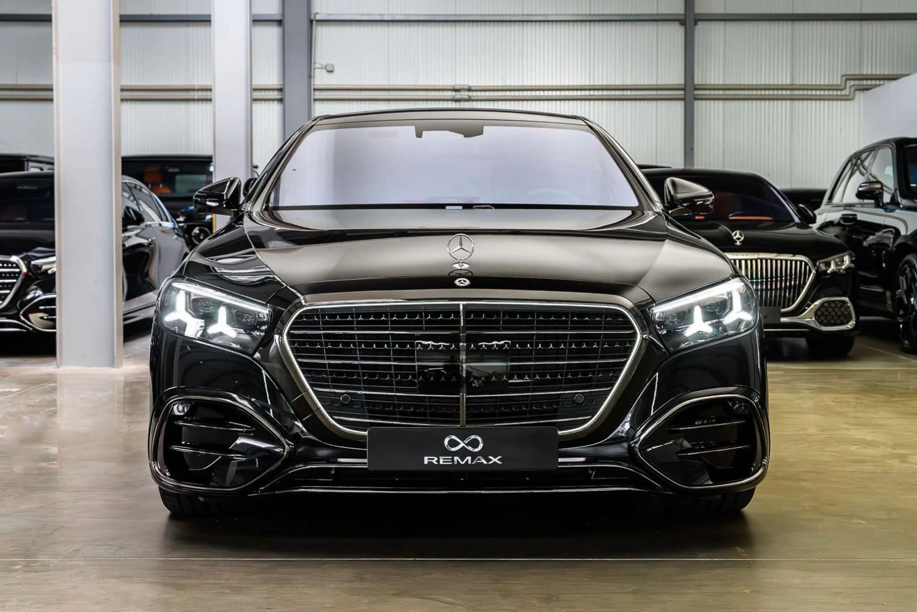Mercedes-Benz S 500 4M L AMG / Coolbox / Rear Screen / 2027 — photo 12
