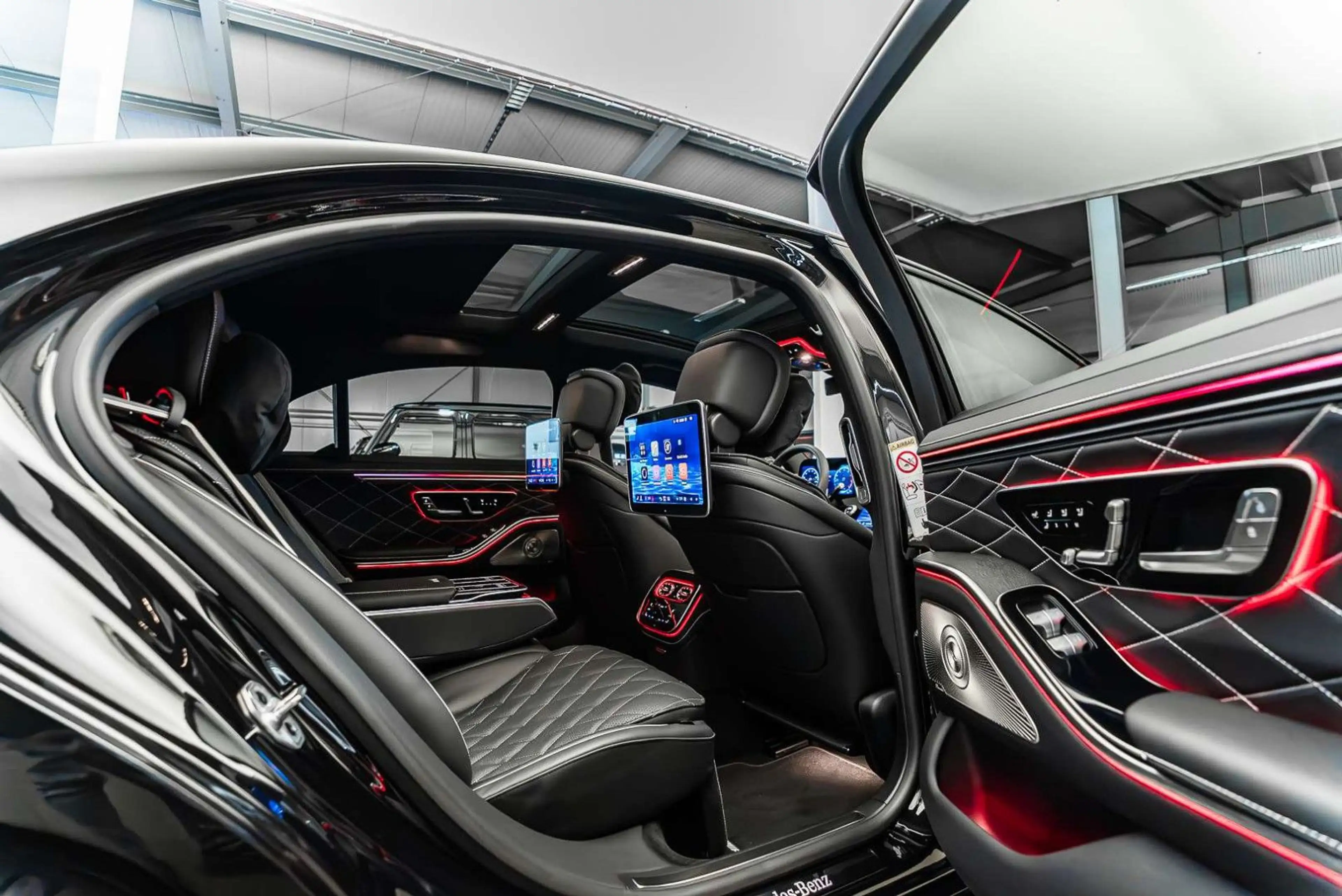 Mercedes-Benz S 500 4M L AMG / Coolbox / Rear Screen / 2027 — photo 3