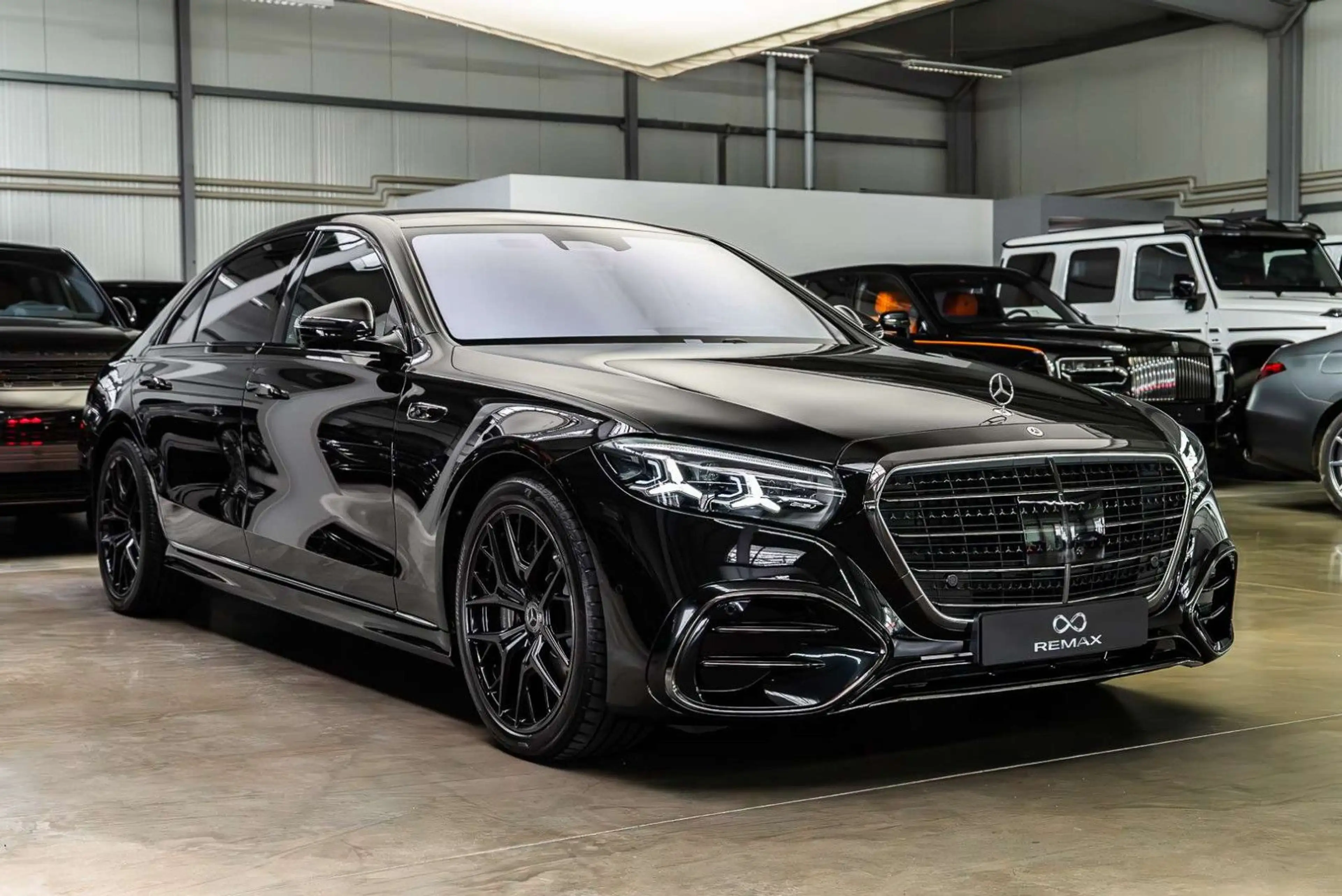 Mercedes-Benz S 500 4M L AMG / Coolbox / Rear Screen / 2027 — photo 13