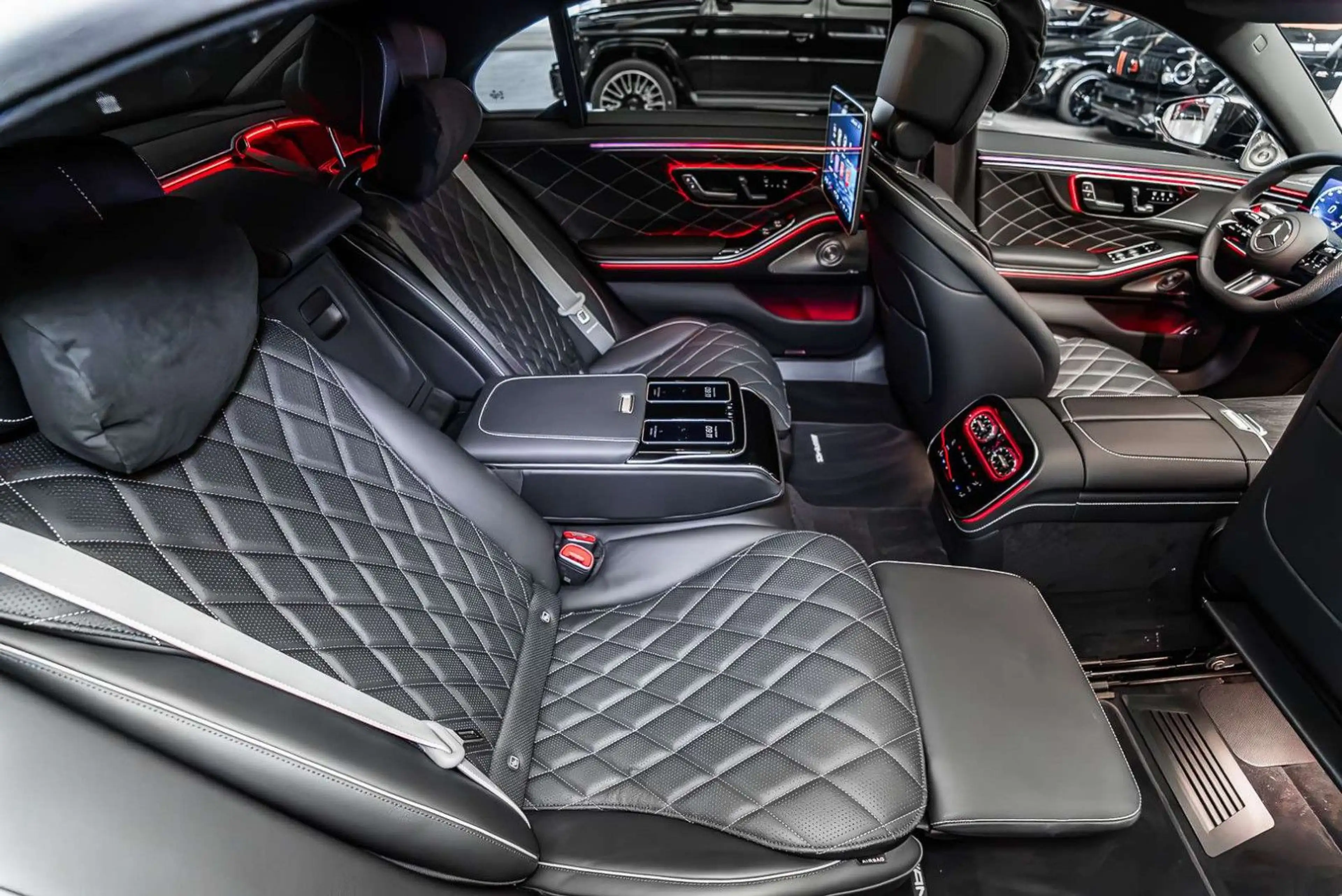 Mercedes-Benz S 500 4M L AMG / Coolbox / Rear Screen / 2027 — photo 4
