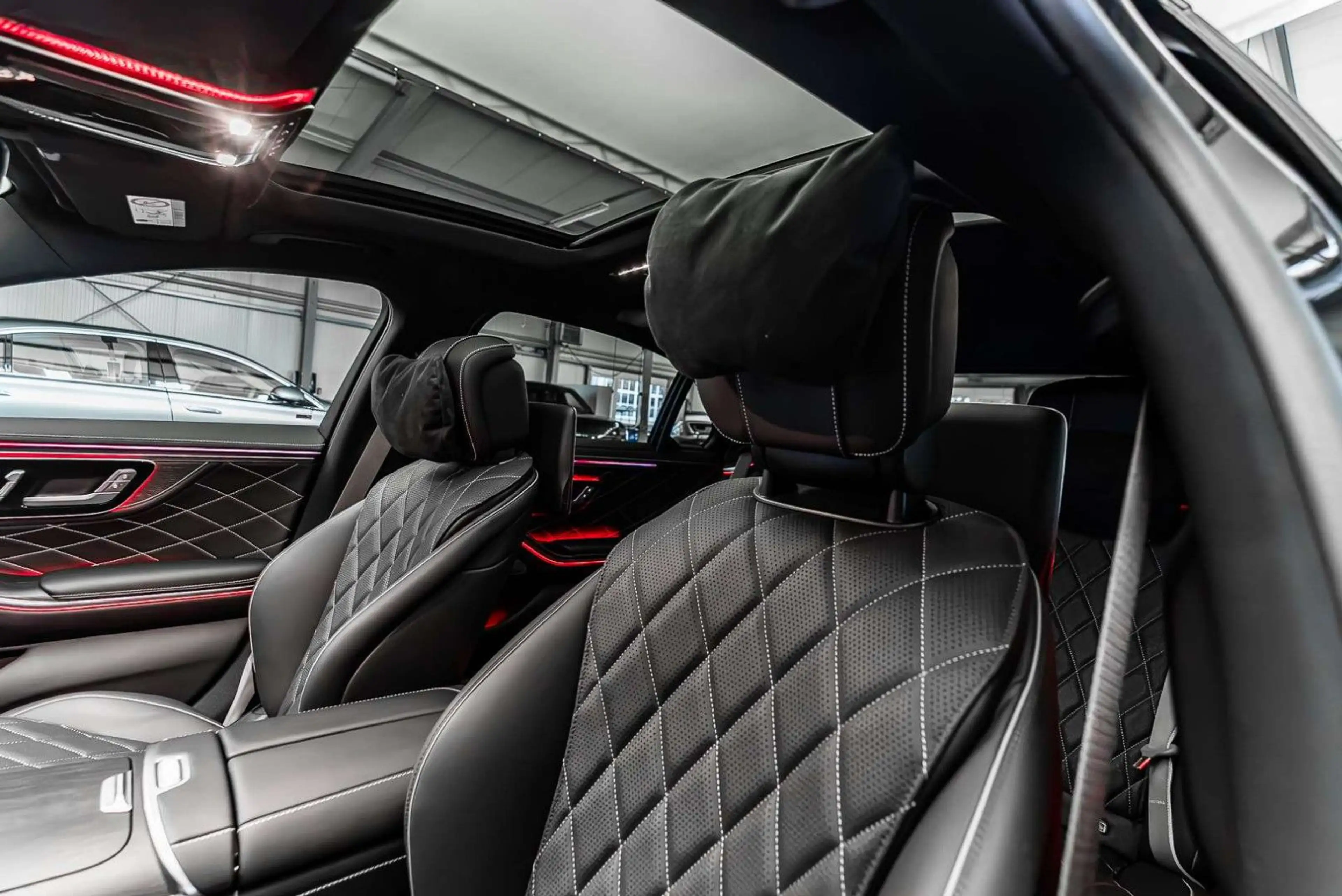 Mercedes-Benz S 500 4M L AMG / Coolbox / Rear Screen / 2027 — photo 9