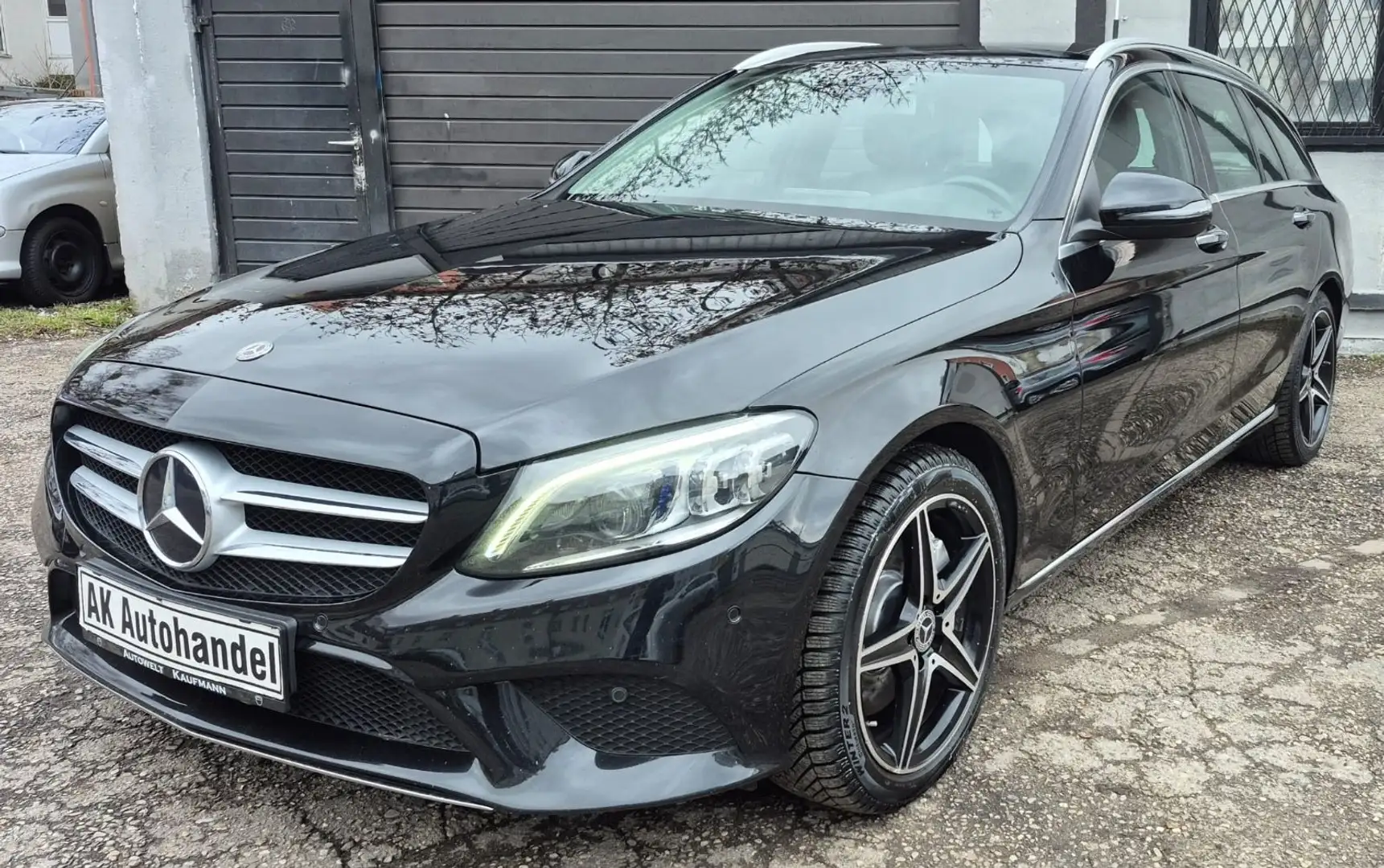 Mercedes-Benz C 400 C400 T-Modell 4Matic Aut AHK Kamera PanoDa 1 H Schwarz - 1