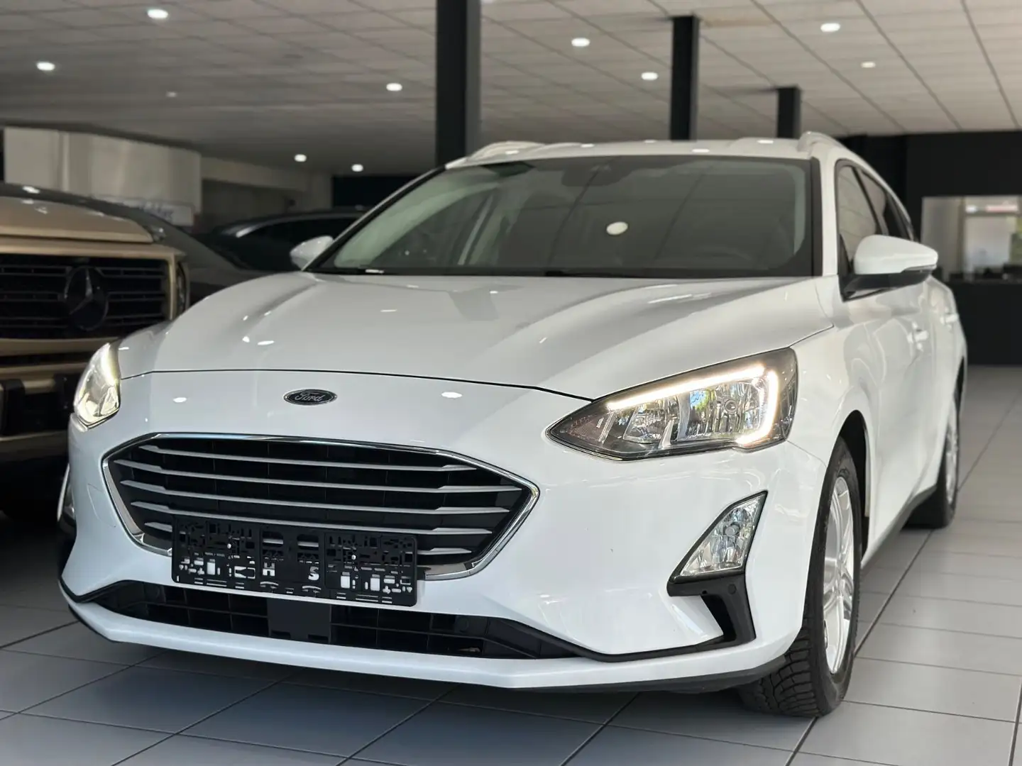 Ford Focus Turnier C&C*AHK*WINTER*NAVI*CARPLAY* Bianco - 2