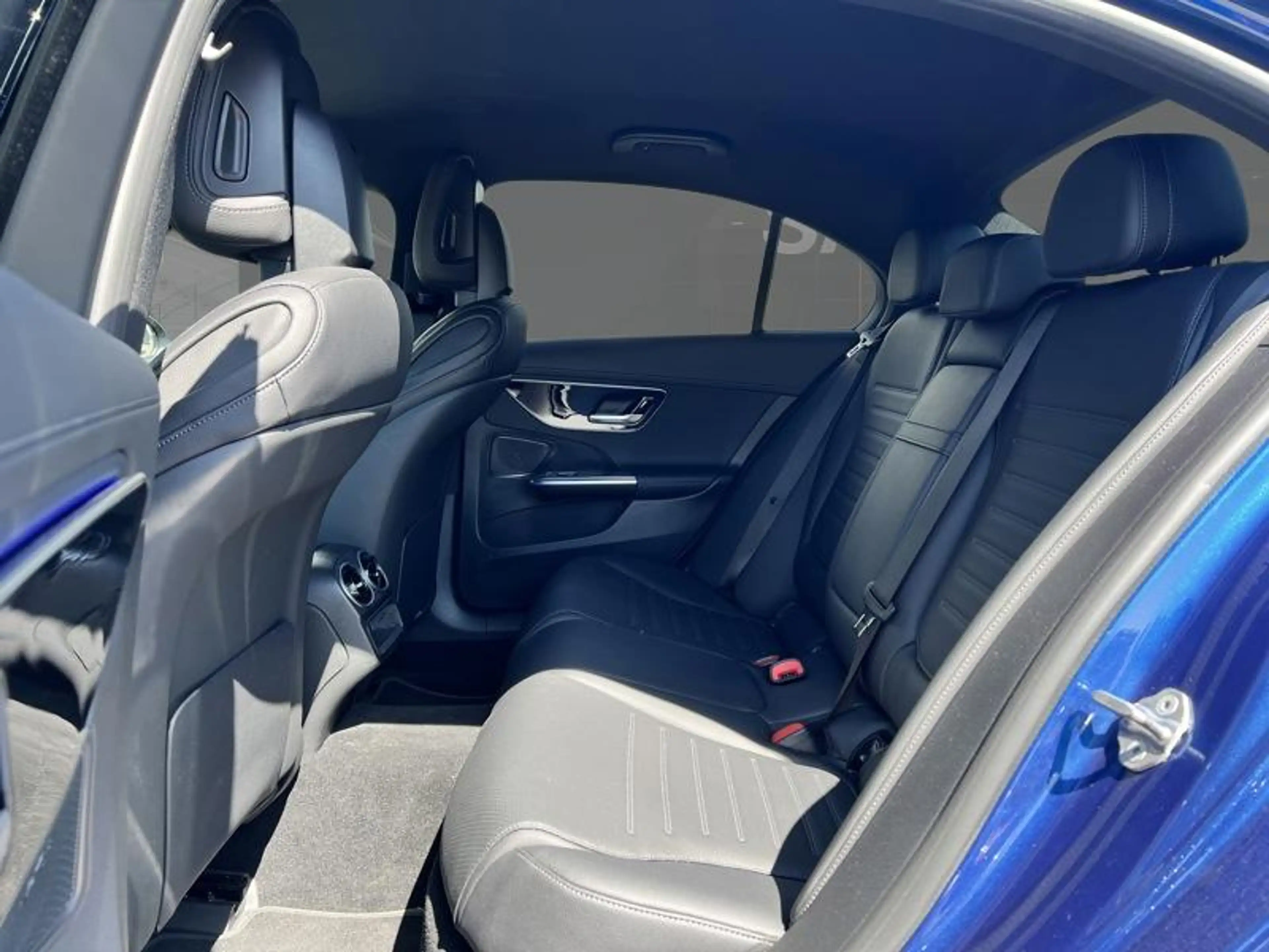 Mercedes-Benz C 180 Berline AMG Pack Night — photo 10