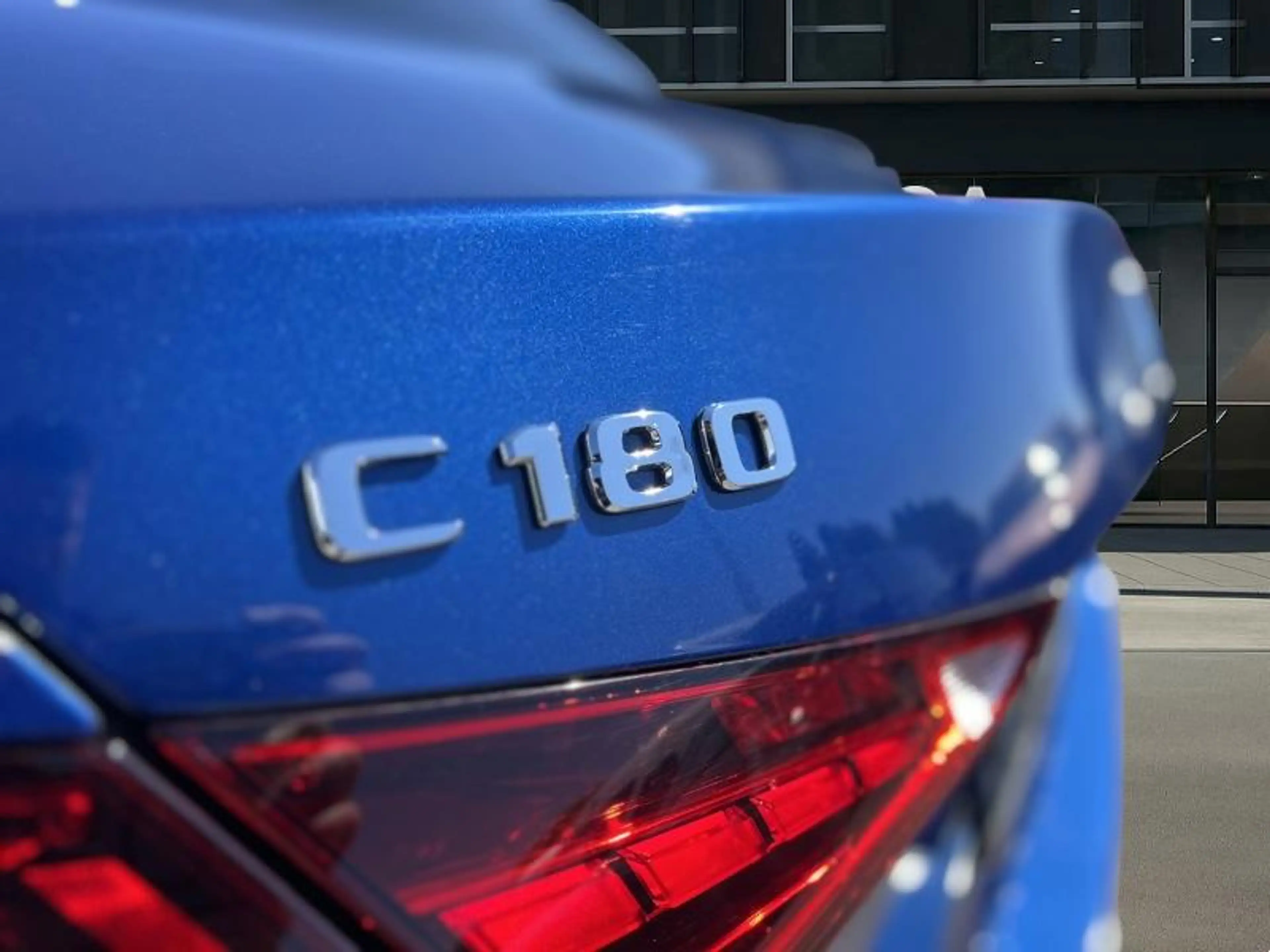 Mercedes-Benz C 180 Berline AMG Pack Night — photo 11