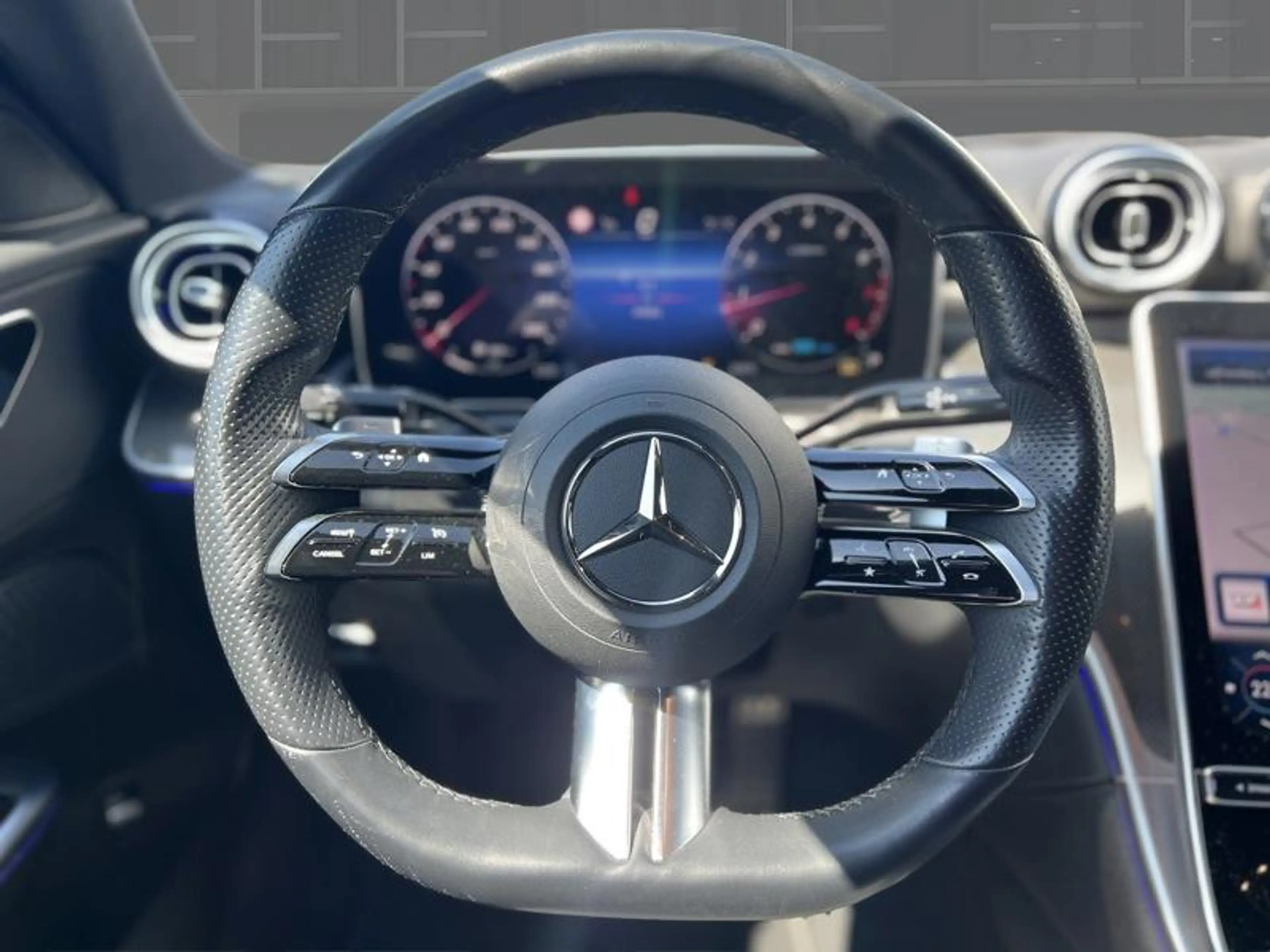 Mercedes-Benz C 180 Berline AMG Pack Night — photo 3