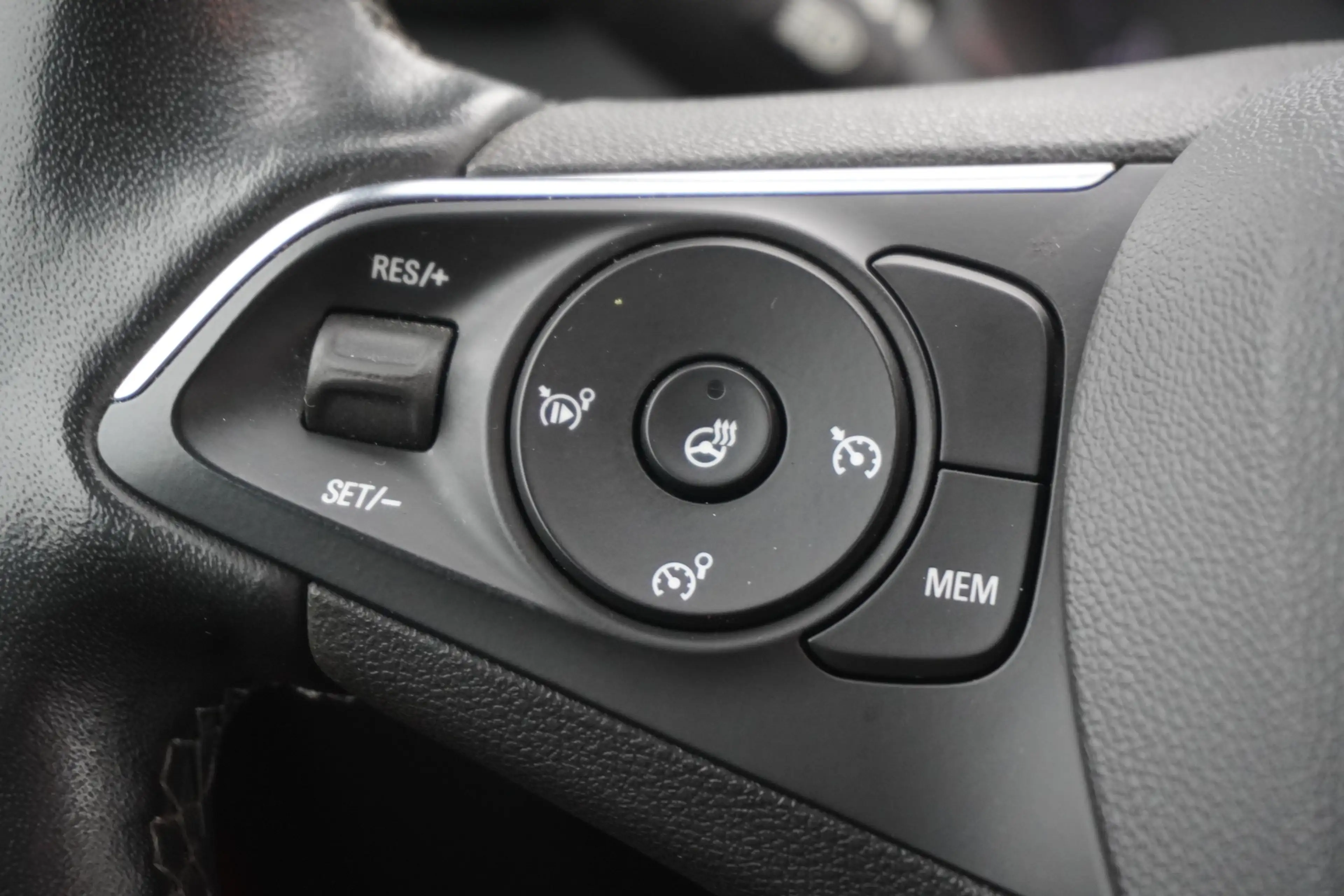 Opel Crossland 1.2 GS Line Navi LED Kamera DAB USB — photo 14