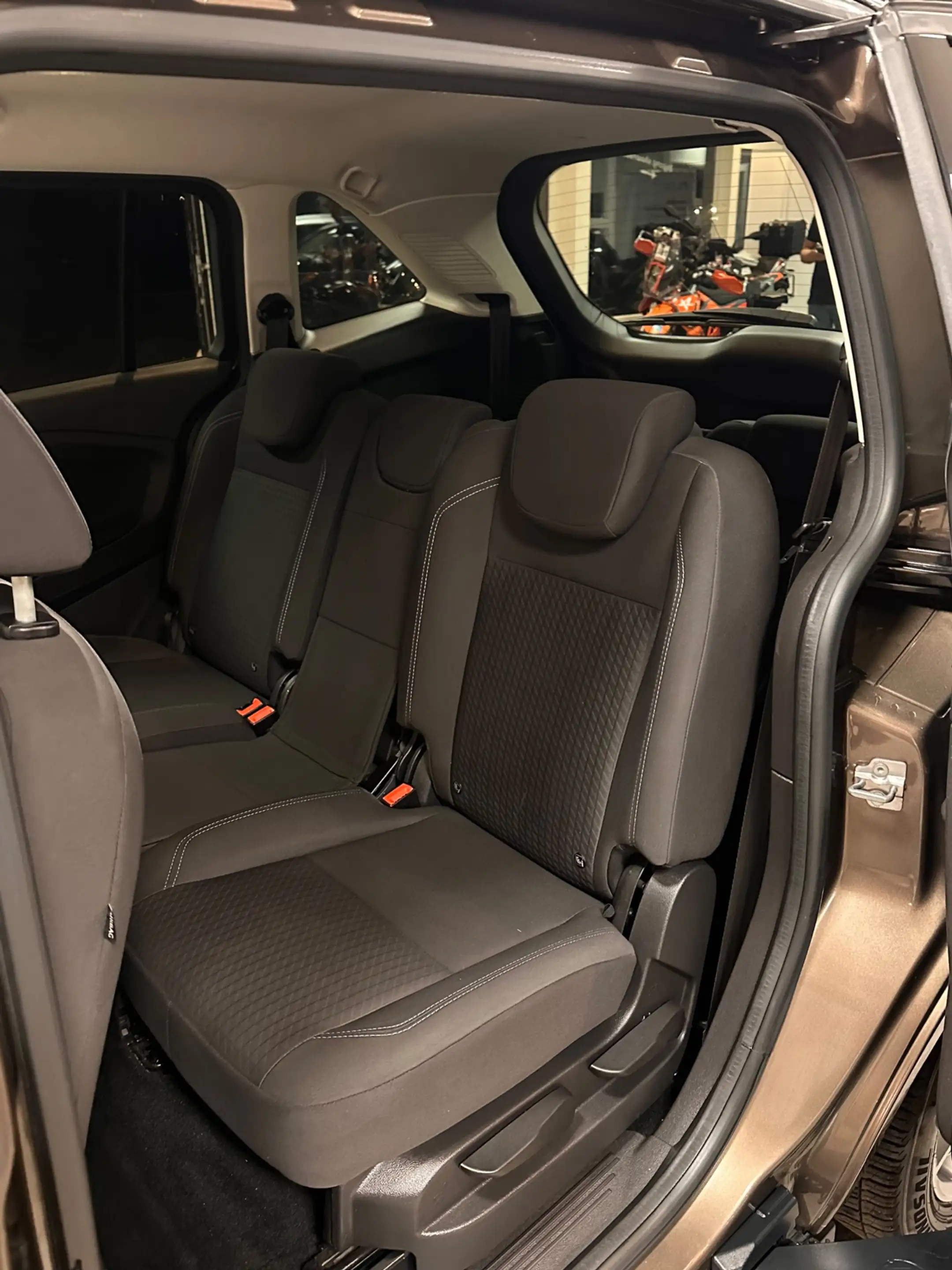 Ford Grand C-Max 1.0 Ecoboost / 7 Persoons / 2018 / Cruise — photo 12