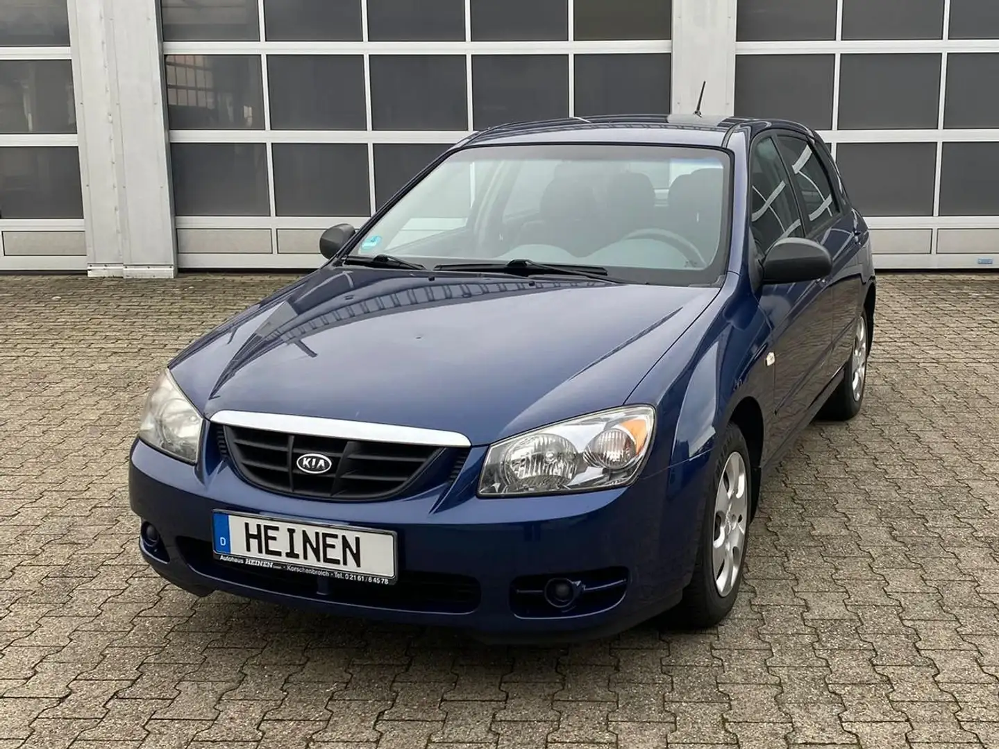 Kia Cerato 2.0 LX CRDi Kombi Blau - 1