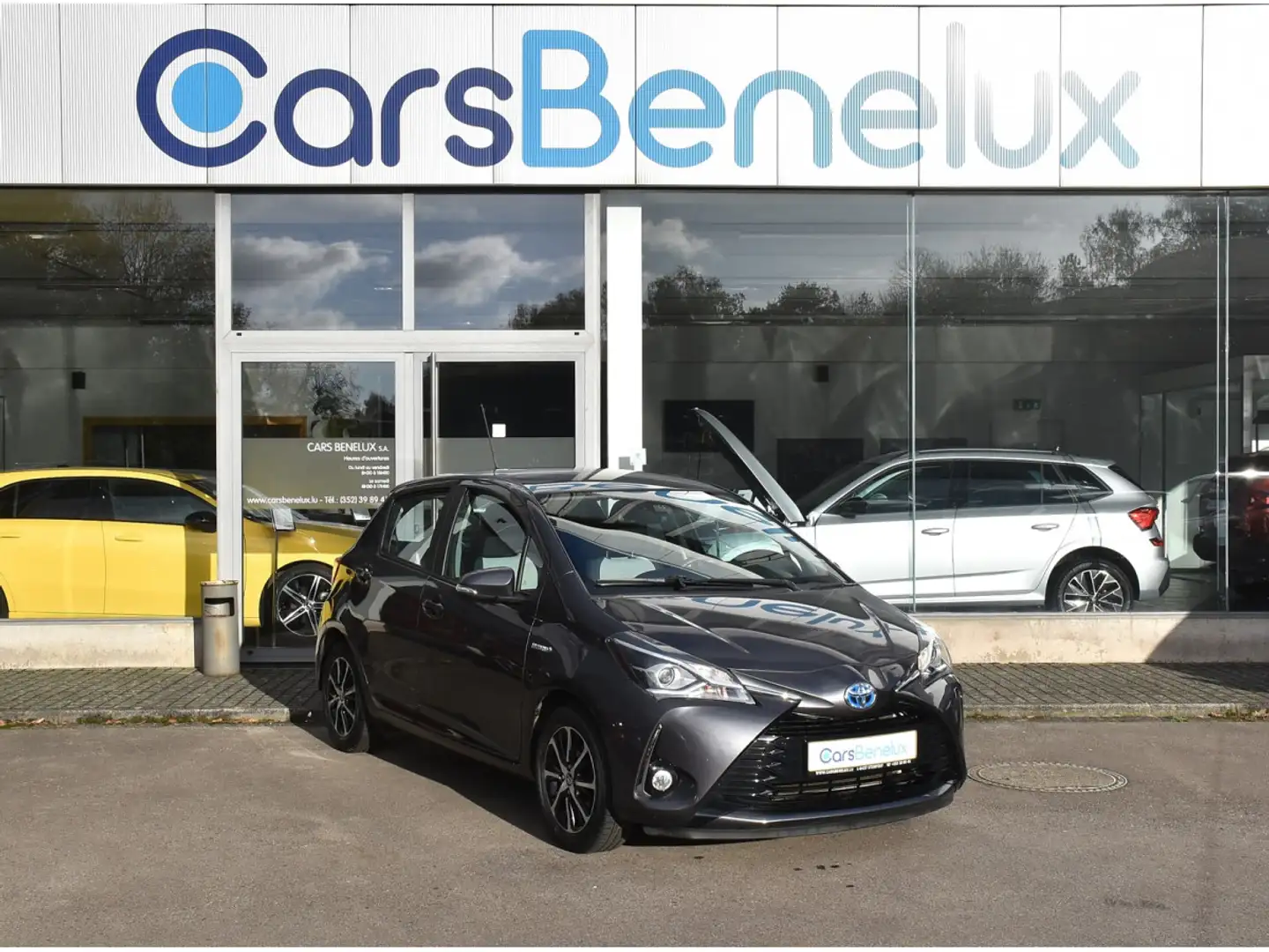 Toyota Yaris 1.5 Hybrid Y-Conic e-CVT REGUL GPS LANE CAM 1°MAIN Gris - 1