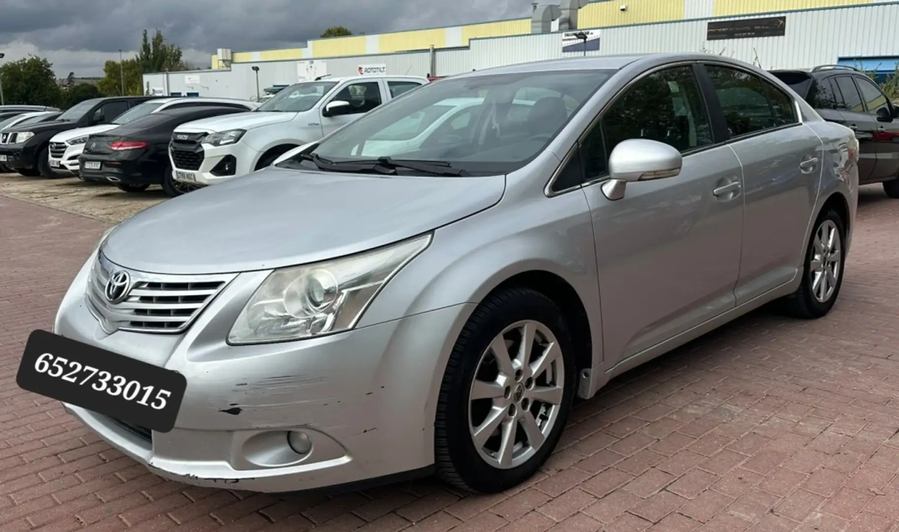 Toyota Avensis 2.2D-4D Active Gris - 1