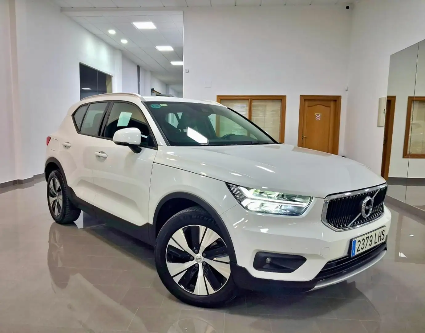 Volvo XC40 D4 Business Plus AWD Aut. Blanco - 1