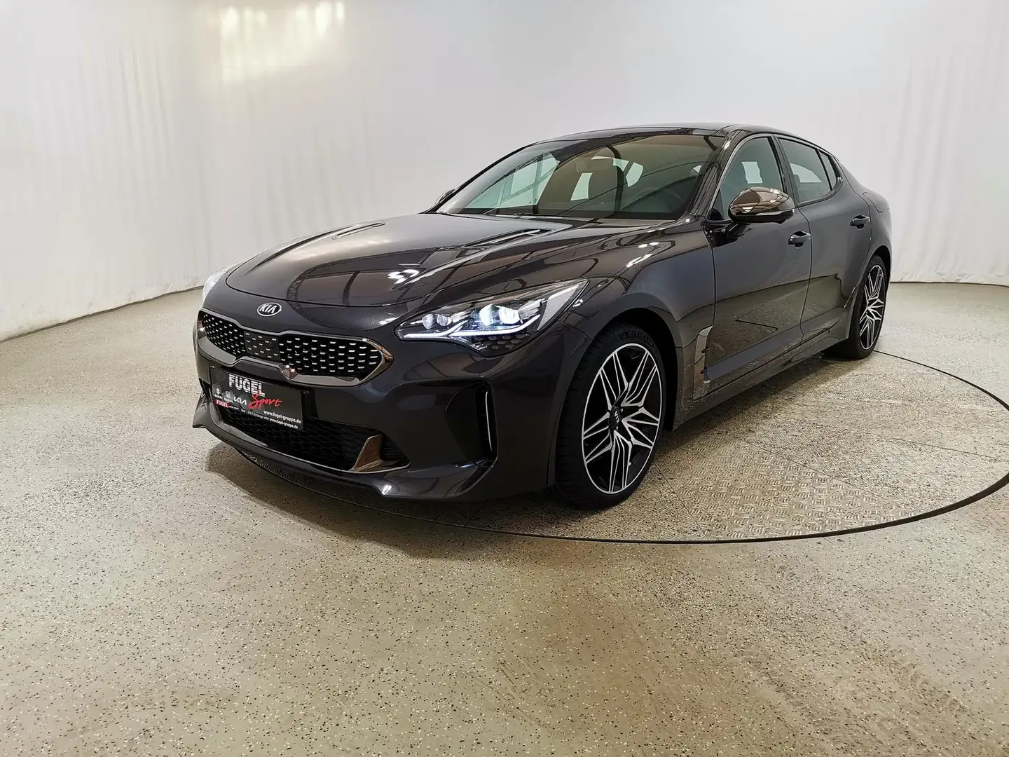 Kia Stinger 3.3 V6 T-GDI GT 4WD Pano|LED|HuD|Navi|Leder|360° Серый - 2