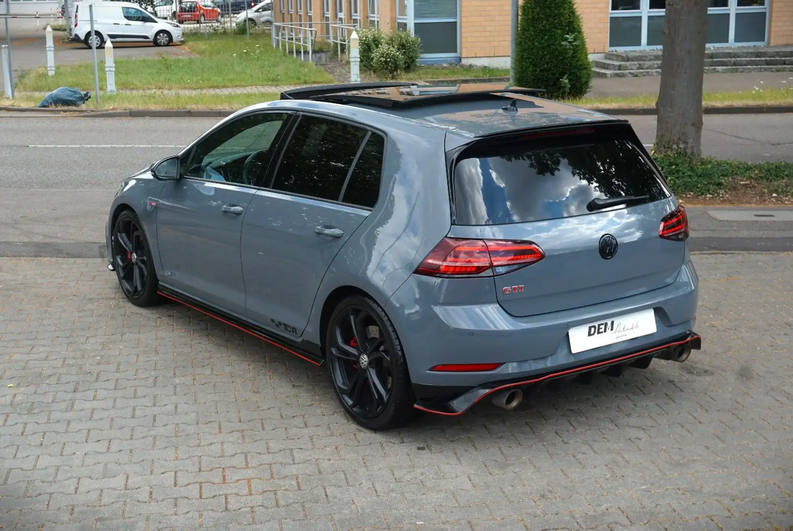 Volkswagen Golf VII GTI TCR / Akrapovic / Pano./ R-Kam /DCC Gris - 2