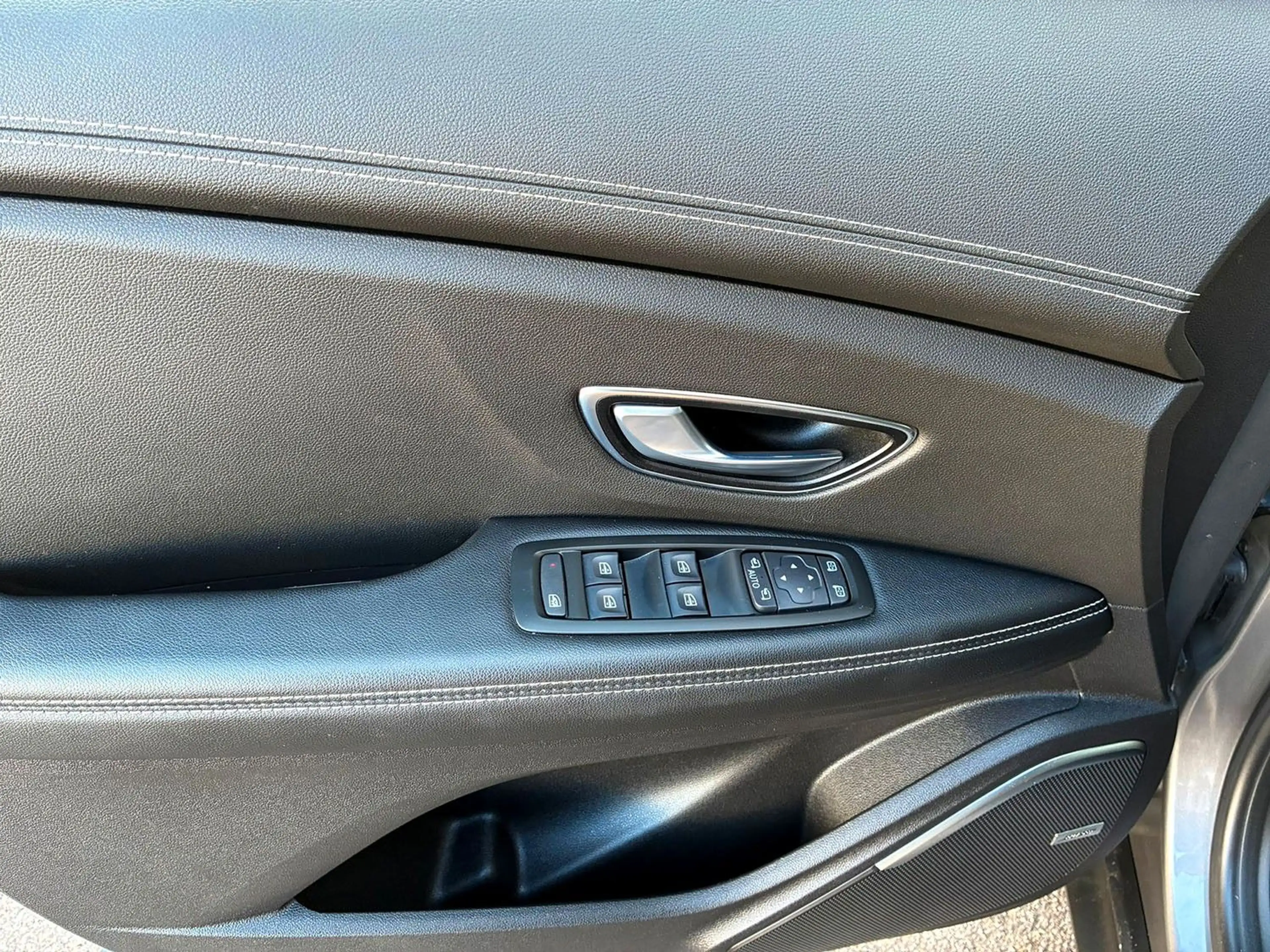 Renault Grand Scenic Scenic IV Grand Black Edition | 1. HAND 7 SITZE — photo 14