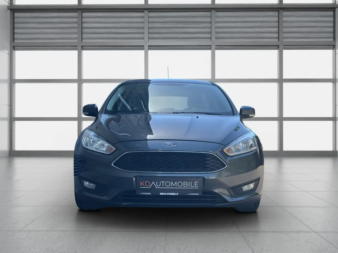 Ford Focus Traveller 1,5 TDCi Trend Grau - 2