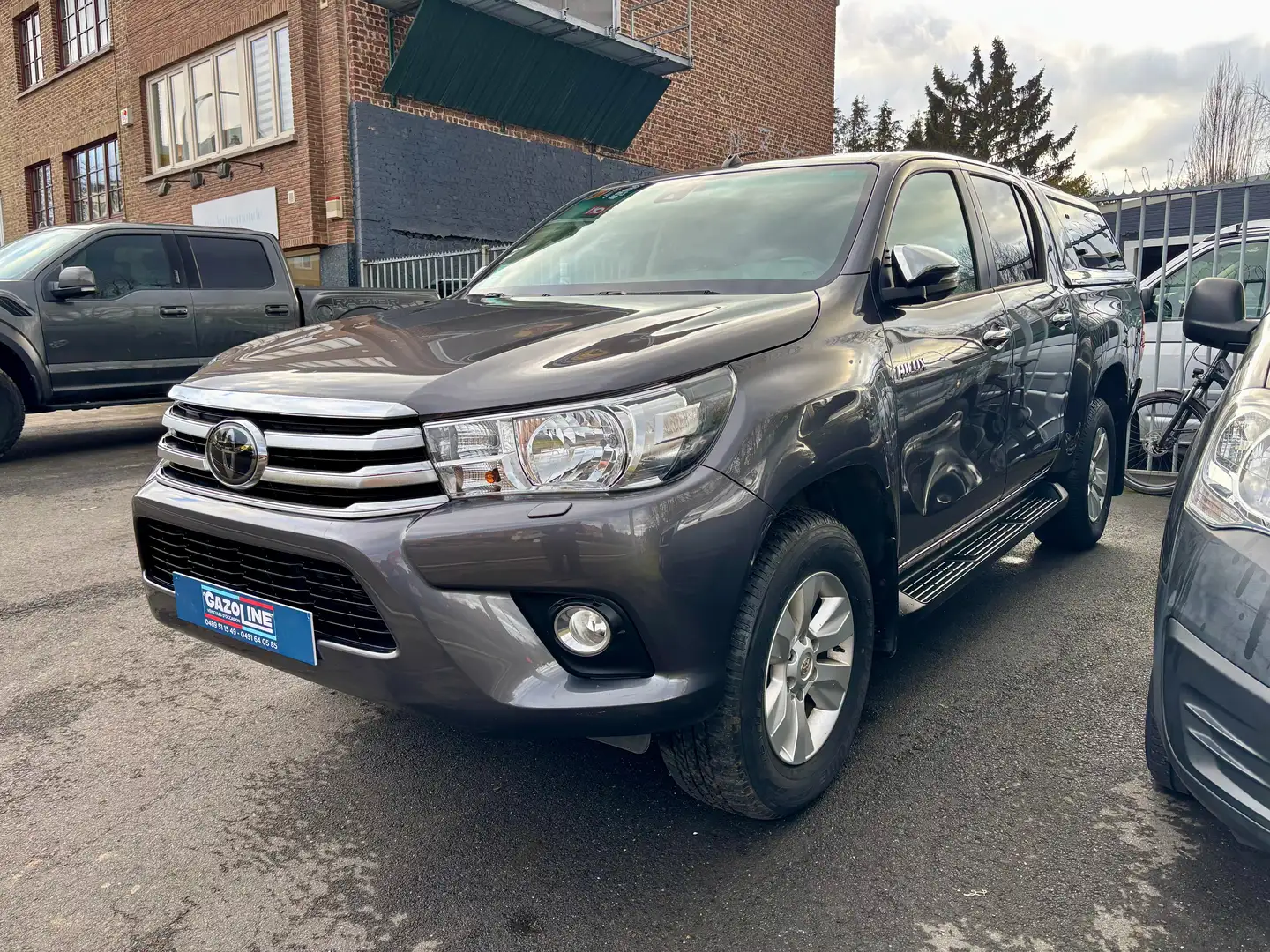 Toyota Hilux 2.4 D-4D BVA 27000 km !! Belgium car-pass euro 6 Gris - 1
