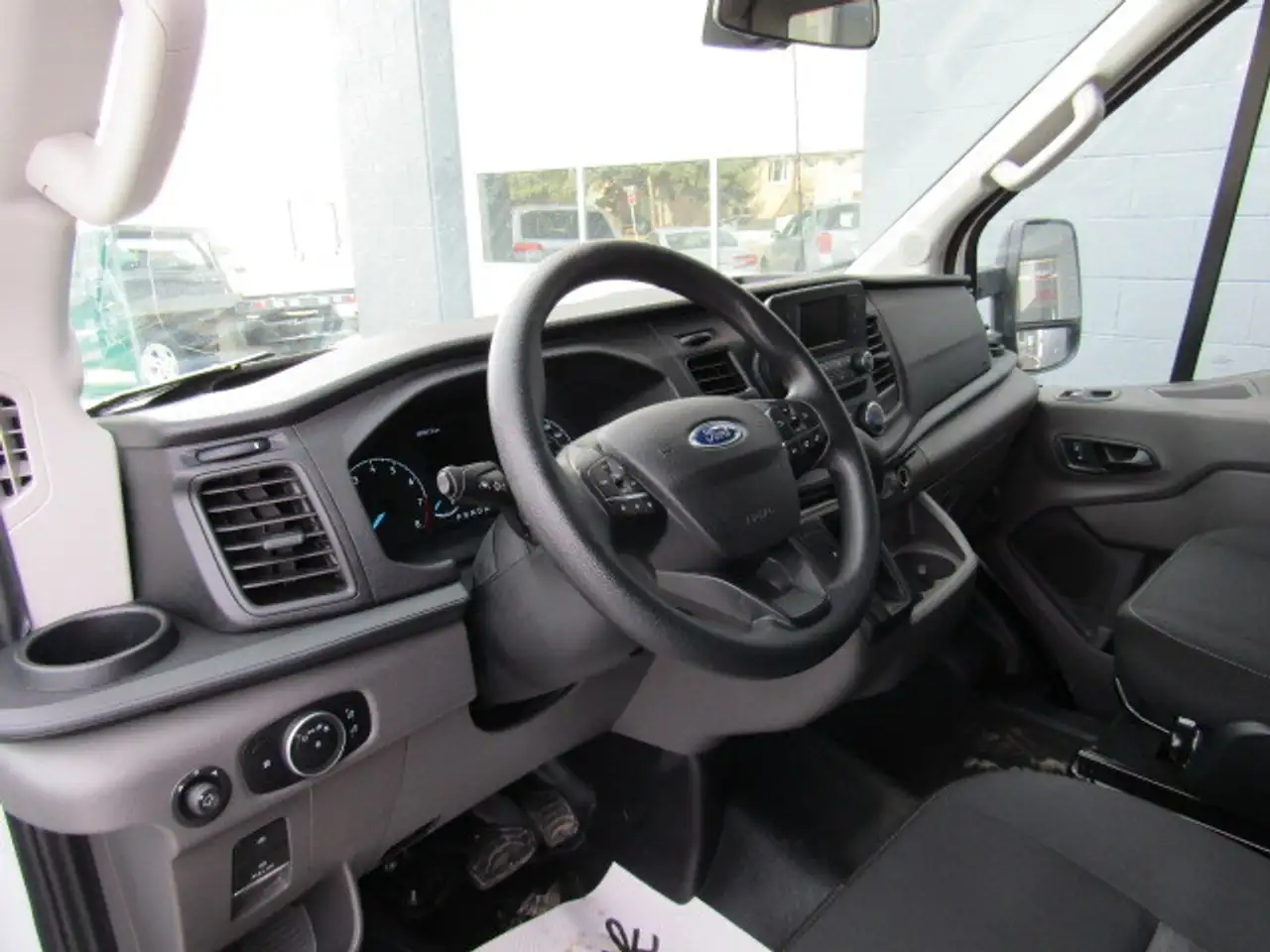 Ford Transit Passenger Wagon снимка Ford Transit Passenger Wagon