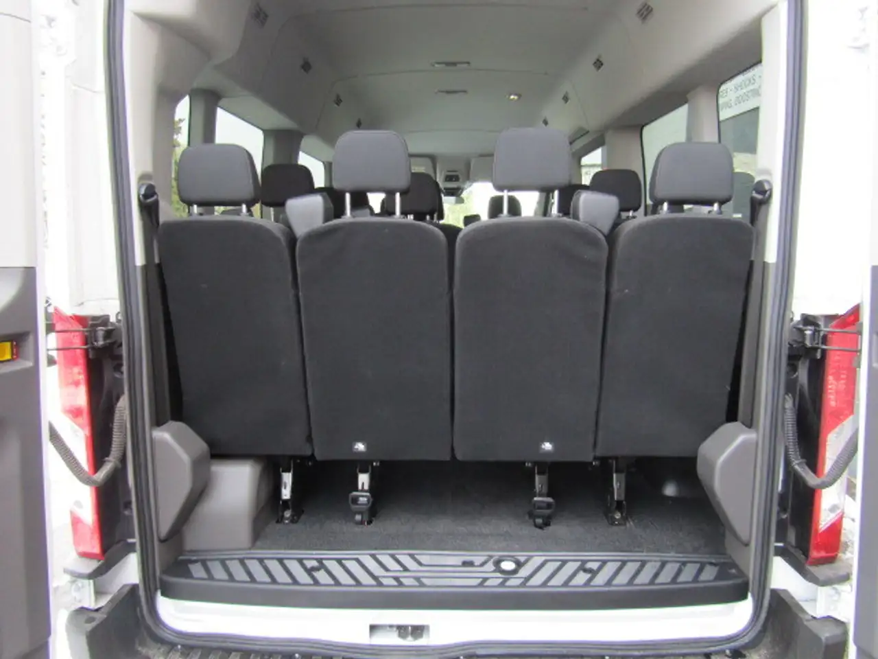 Ford Transit Passenger Wagon снимка Ford Transit Passenger Wagon