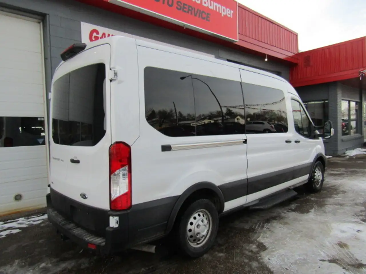 Ford Transit Passenger Wagon снимка Ford Transit Passenger Wagon